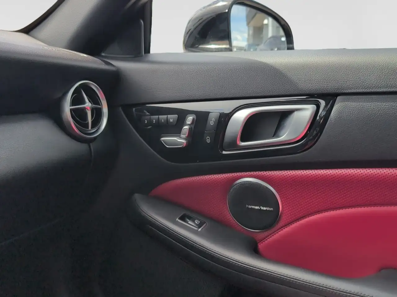 Mercedes-Benz SLC снимка Mercedes-Benz SLC