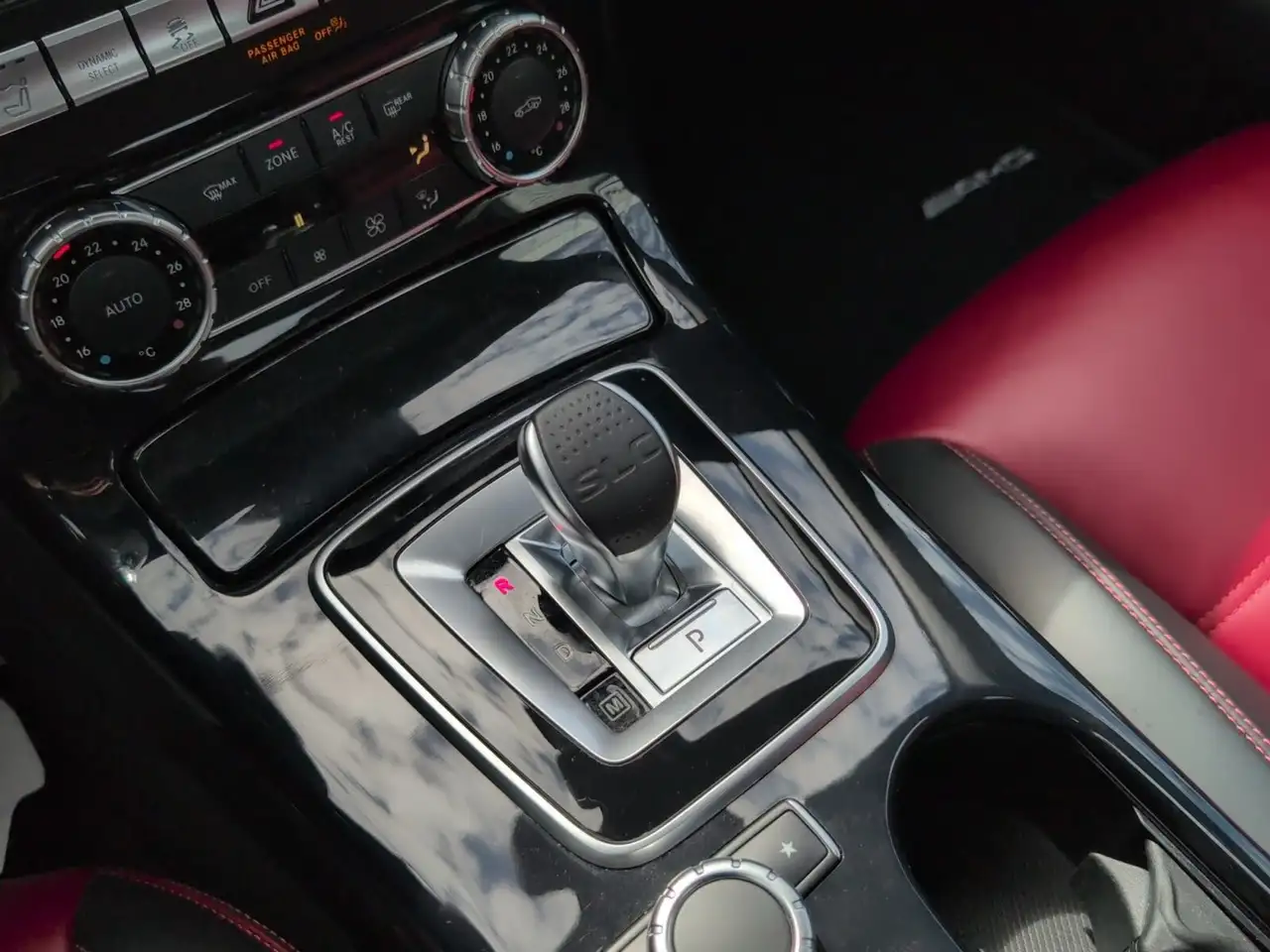 Mercedes-Benz SLC снимка Mercedes-Benz SLC
