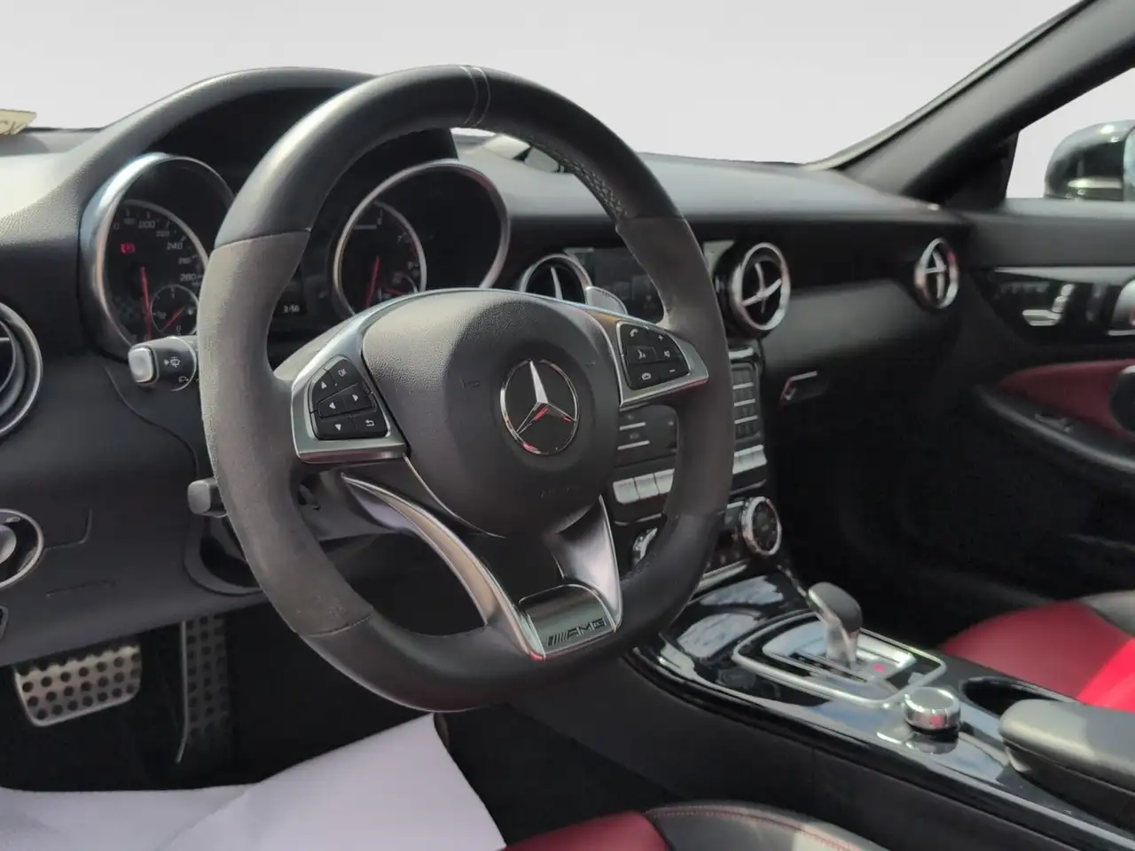 Mercedes-Benz SLC снимка Mercedes-Benz SLC