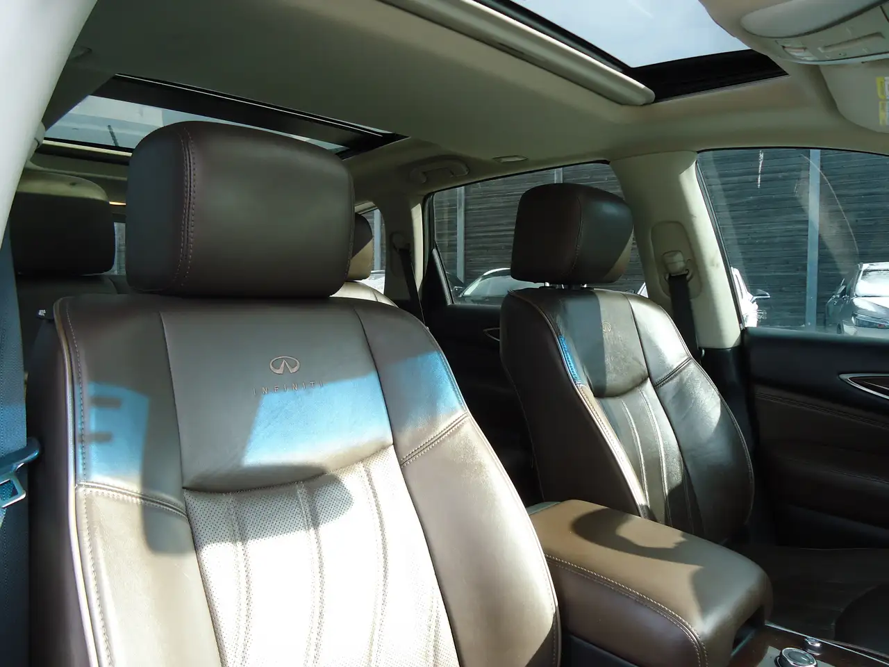 Infiniti JX35 снимка Infiniti JX35