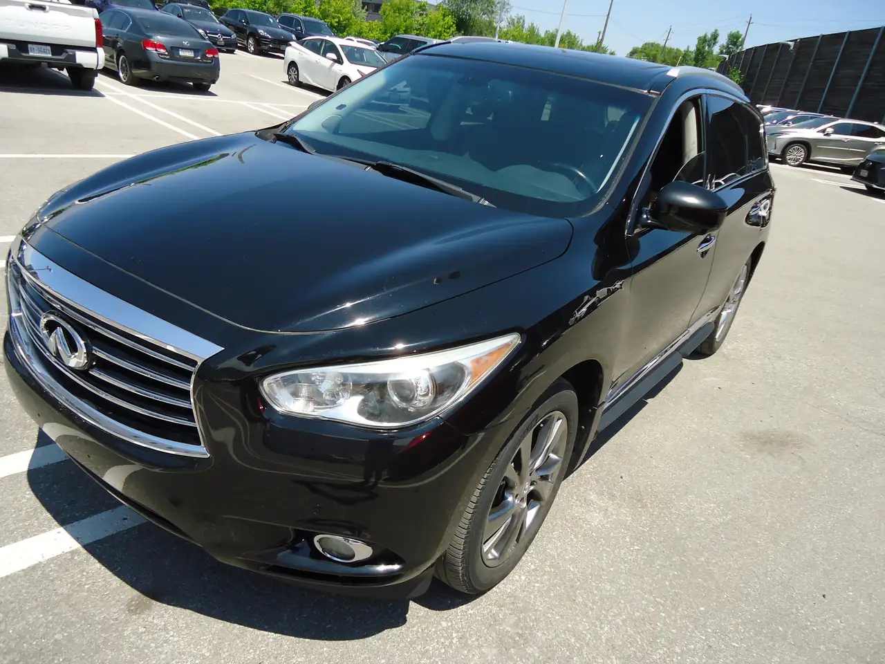 Infiniti JX35 снимка Infiniti JX35