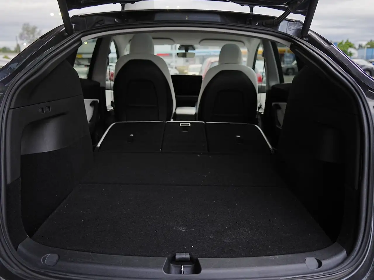 Tesla Model Y fotografie Tesla Model Y