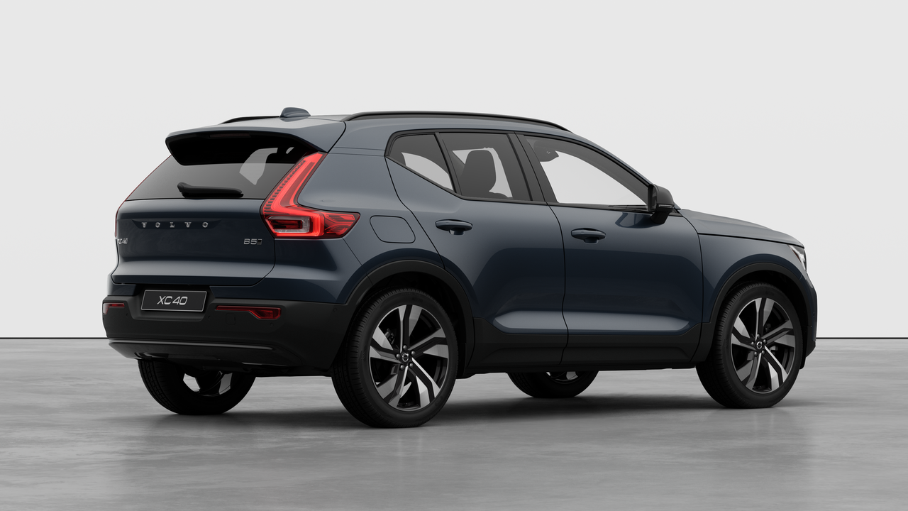 2026 Volvo XC40 Plus (Dark Theme) alt 4