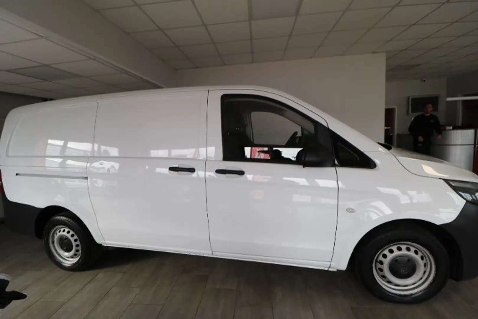 Mercedes-Benz Vito Kasten 109/110/111/114 CDI WORKER FWD lang Blanc - 2