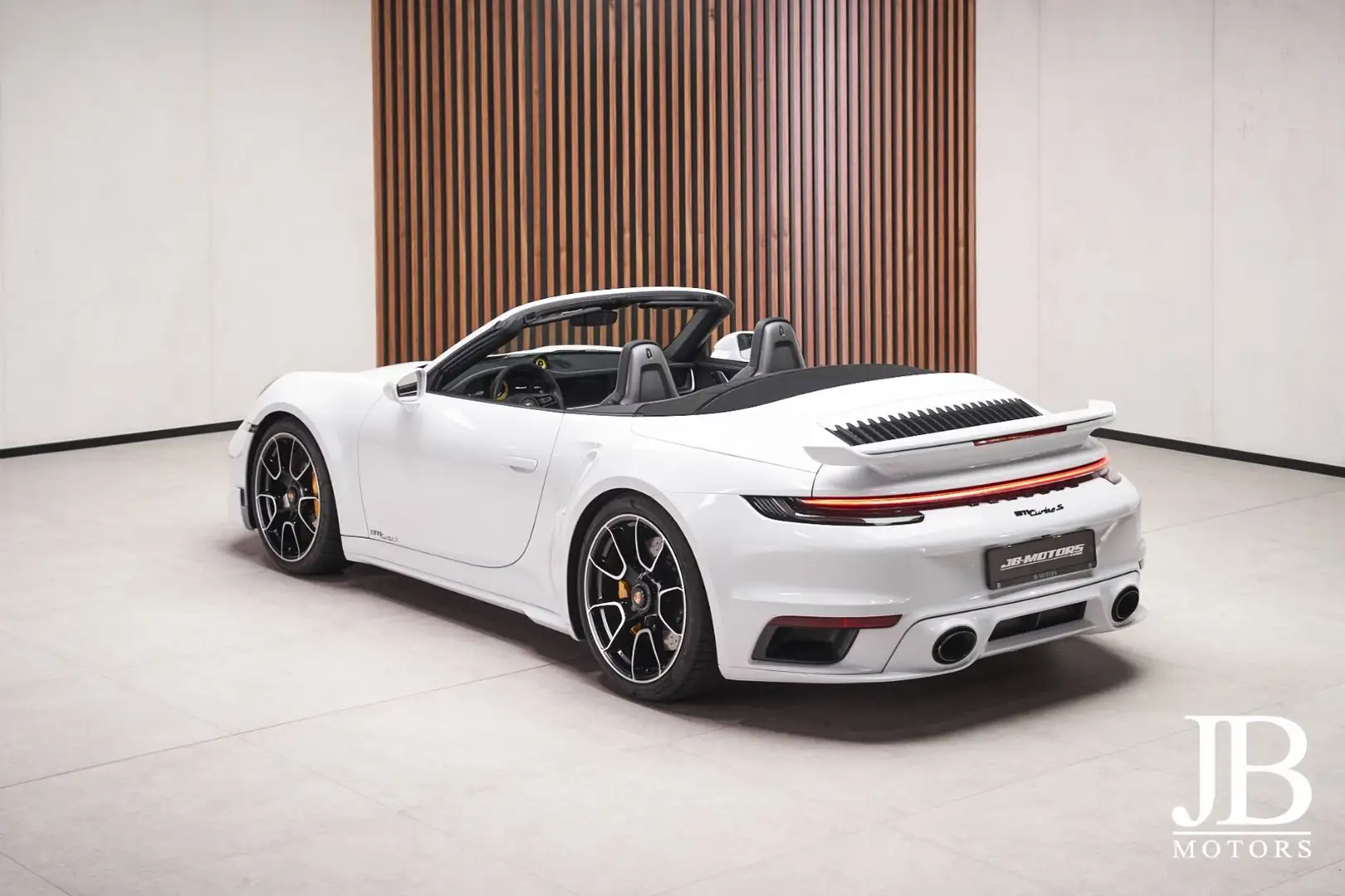 Porsche 992 Turbo S Cabrio AERO Sportdesign Abgas Chrono Zwart - 2