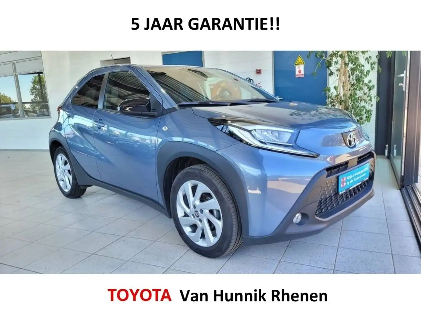 Toyota Aygo X 1.0 VVT-i Automaat First | Stoelverw | LED | Apple Grijs - 1
