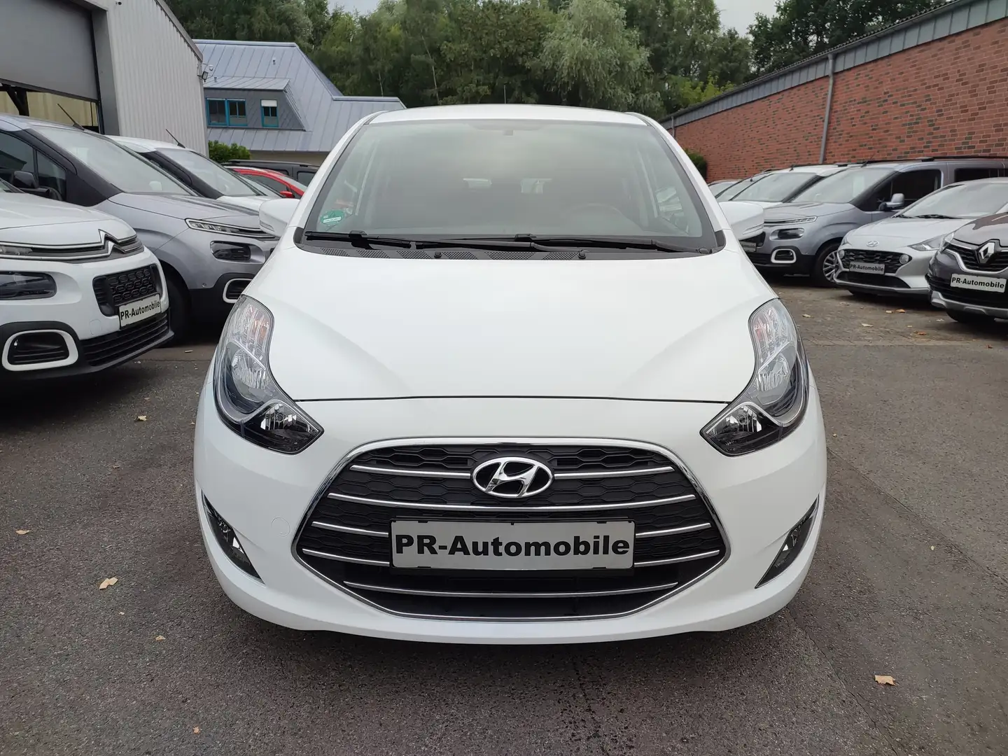 Hyundai iX20 1.6 Automatik/Klimaaut/Navi/PDC+Cam/Alu Weiß - 2