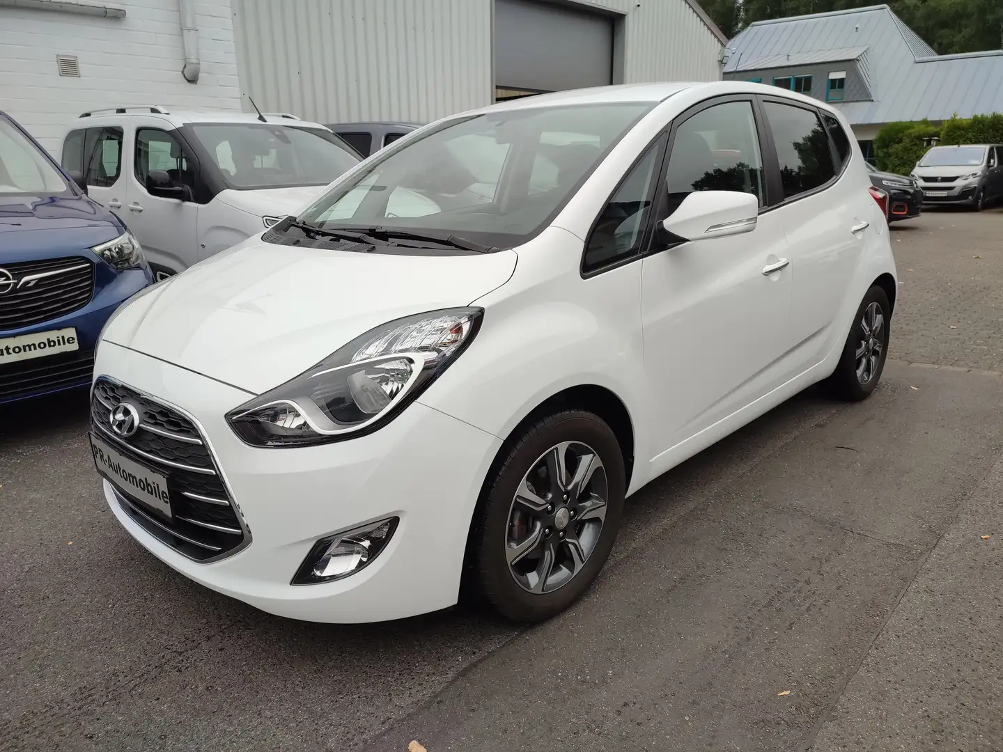 Hyundai iX20 1.6 Automatik/Klimaaut/Navi/PDC+Cam/Alu Weiß - 1