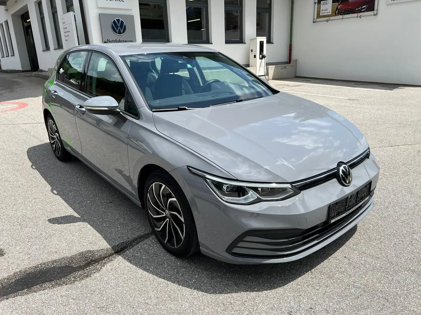 Volkswagen Golf Life 1.5 TSI ACC LED Plus PDC 17" Climatr. Gris - 1