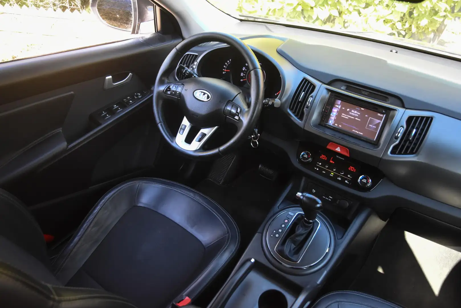 Kia Sportage GT 2.0 X-ecutive Plus Pack automaat / 2e eigenaar Schwarz - 2