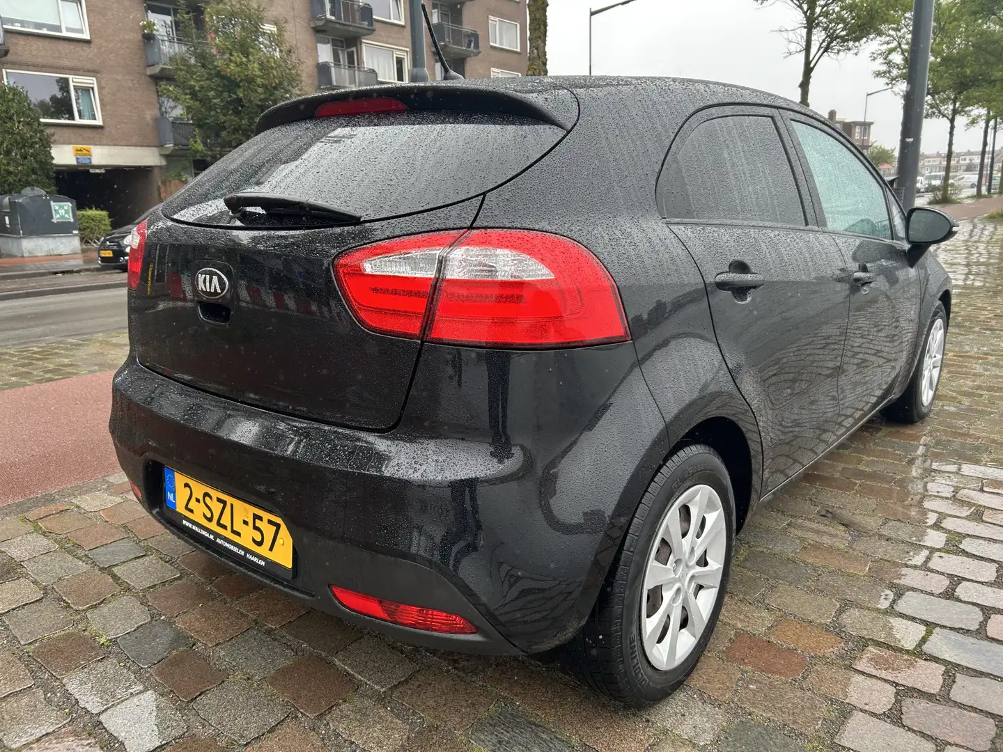 Kia Rio 1.2 CVVT Plus Pack 5 deurs airco apk keurige auto Zwart - 2