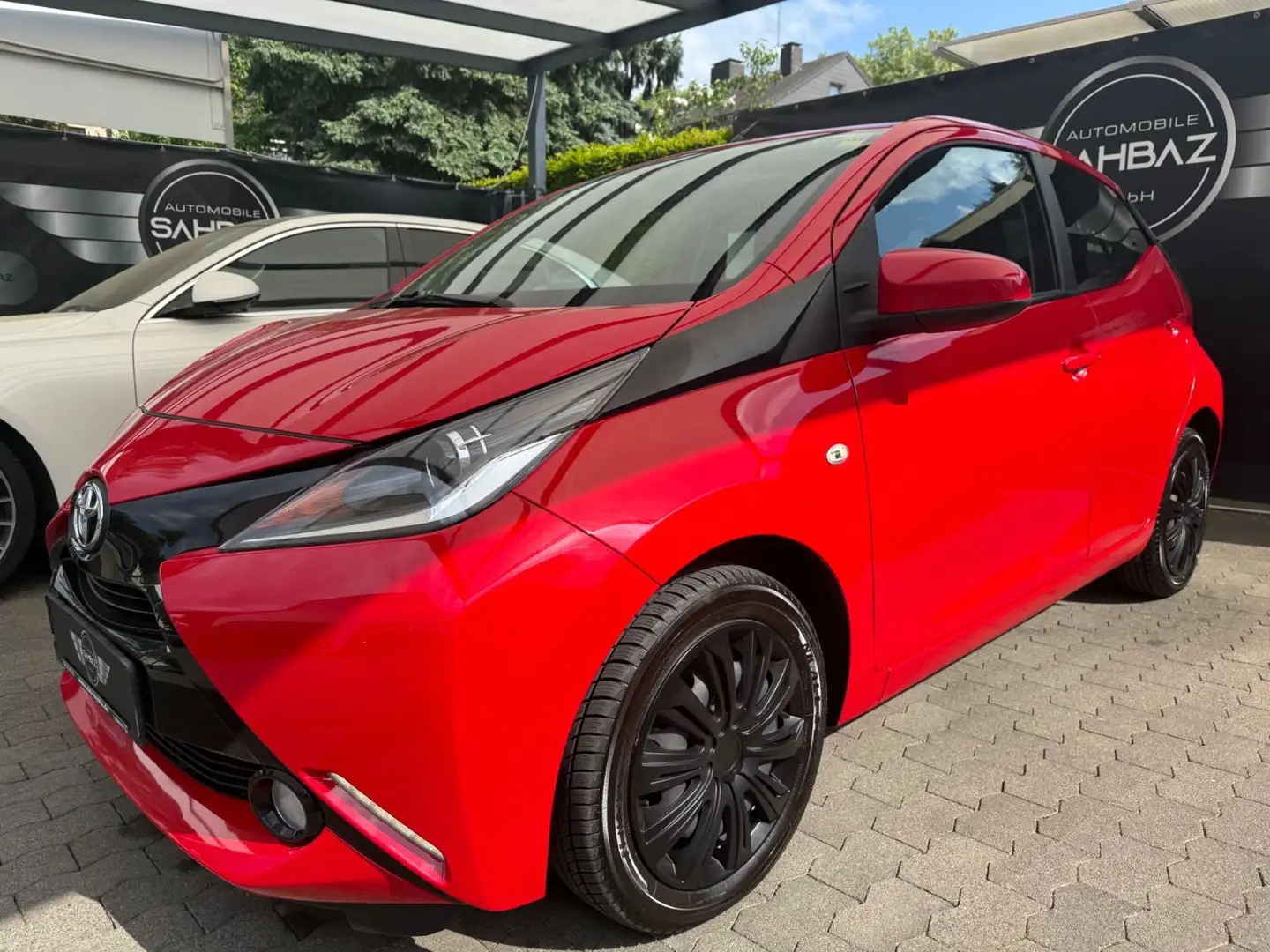 Toyota Aygo (X) x-play touch *AUTOMATIK*RF-KAMERA*KLIMA Rot - 1