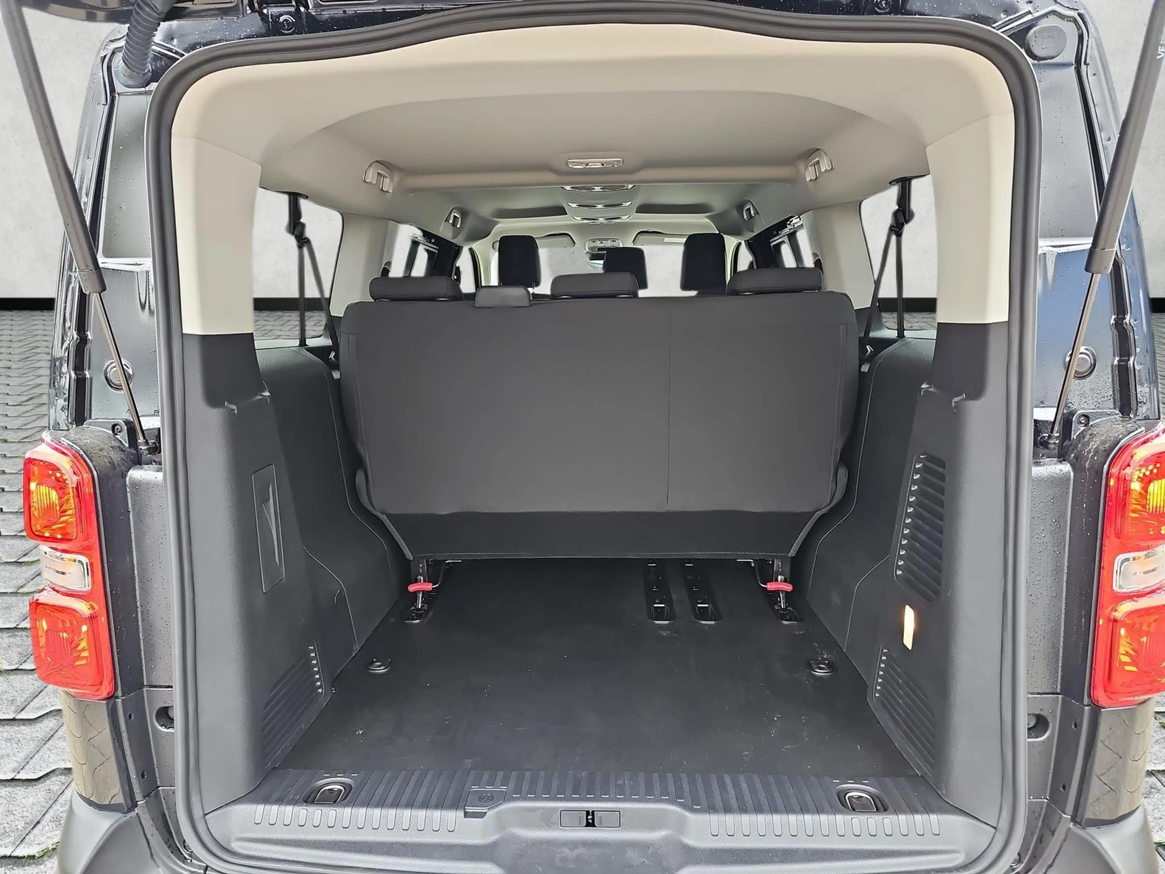 Opel Vivaro XL Kombi 2.2 Diesel Autom. Navi / Kamera 132 kW... — photo 14