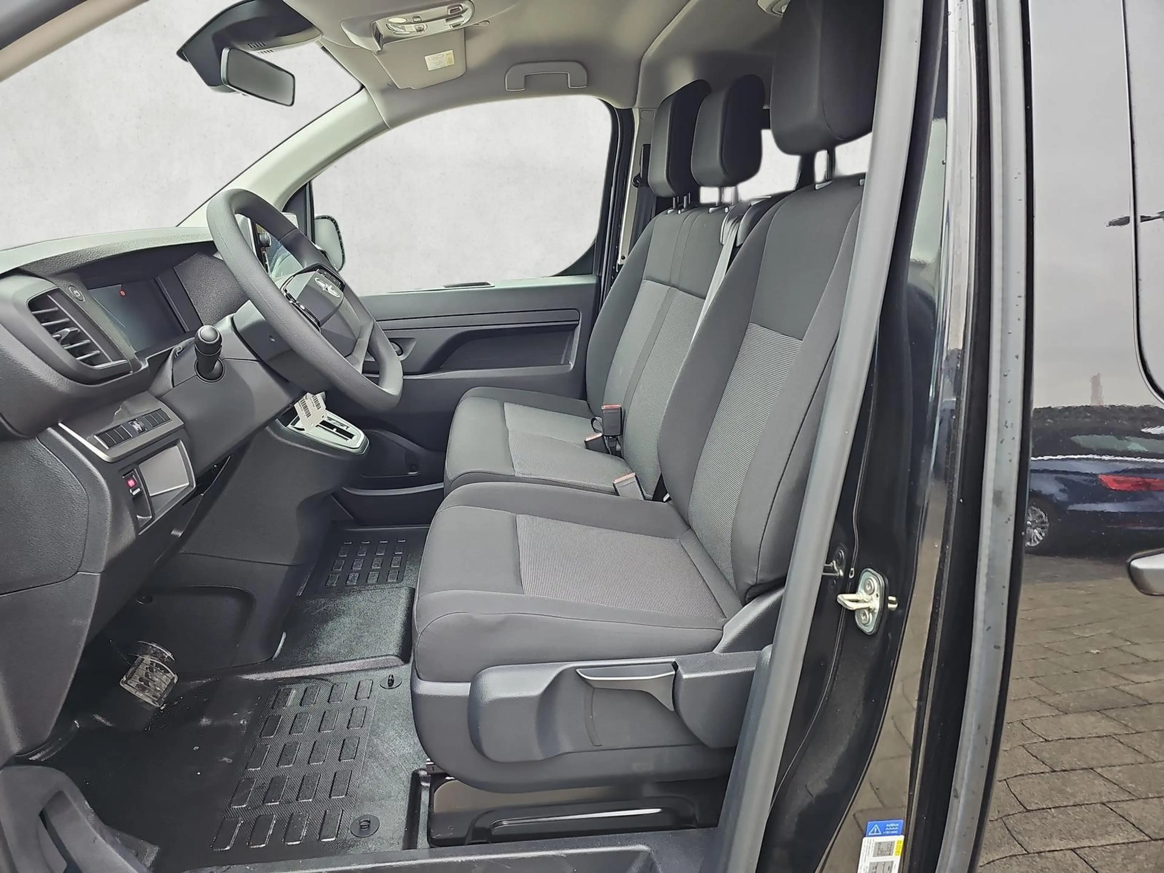 Opel Vivaro XL Kombi 2.2 Diesel Autom. Navi / Kamera 132 kW... — photo 9