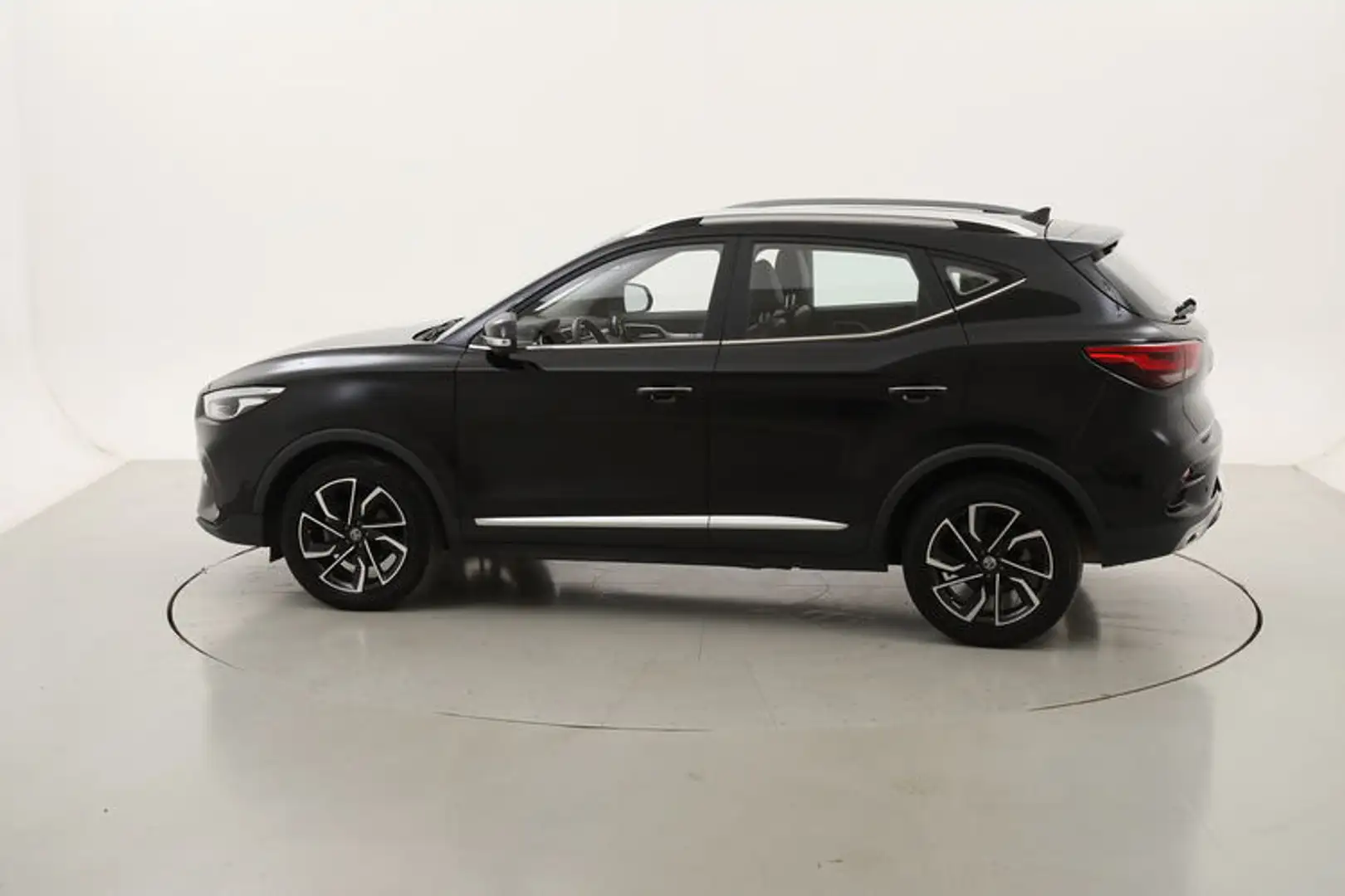 MG ZS Luxury 1.5 Benzina 106CV Nero - 2