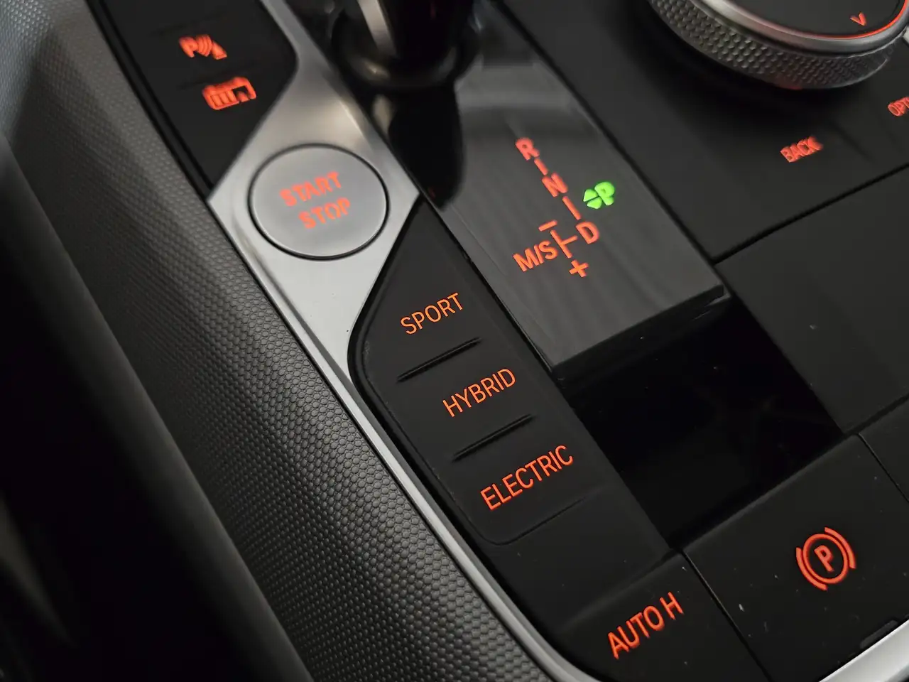 BMW 320 Hybride 320e PHEV/ Led lichts/ 33gCo /Leder /Dab, миниатюра 19