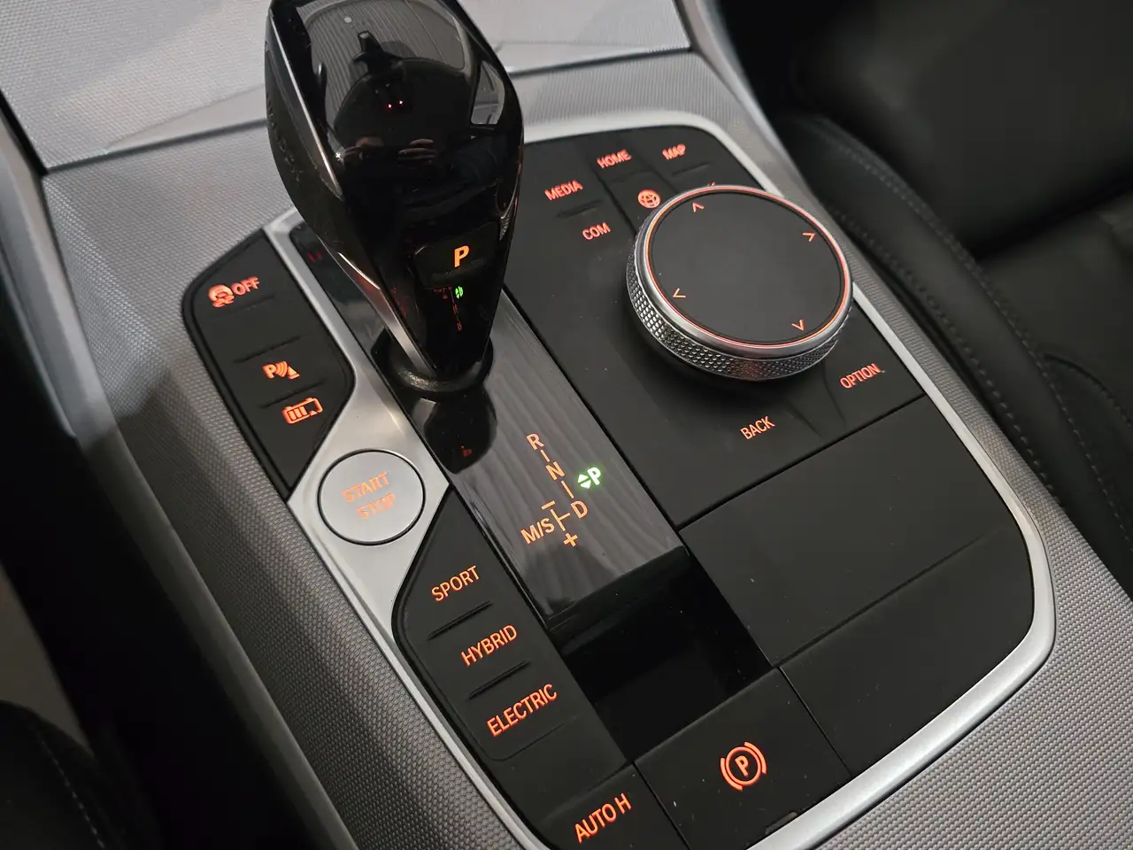 BMW 320 Hybride 320e PHEV/ Led lichts/ 33gCo /Leder /Dab, миниатюра 18