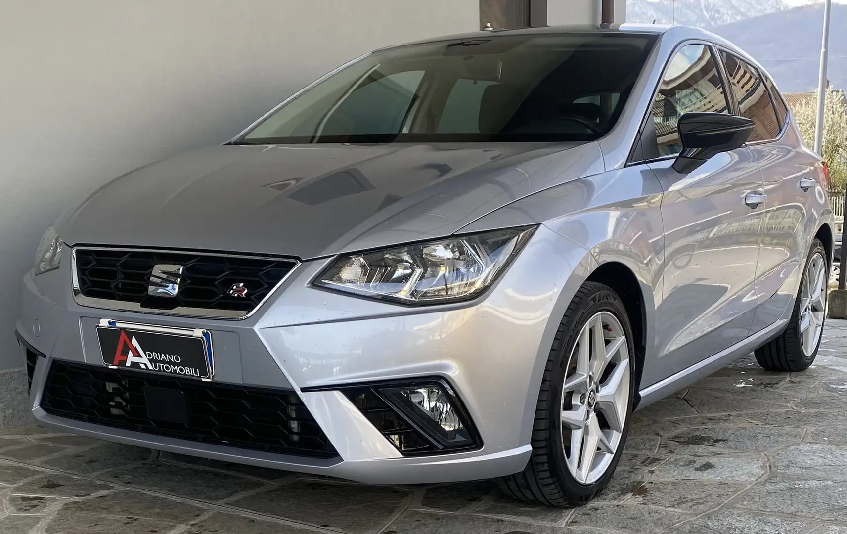 SEAT Ibiza 1.0 EcoTSI 115 CV 5p. FR Grigio - 1
