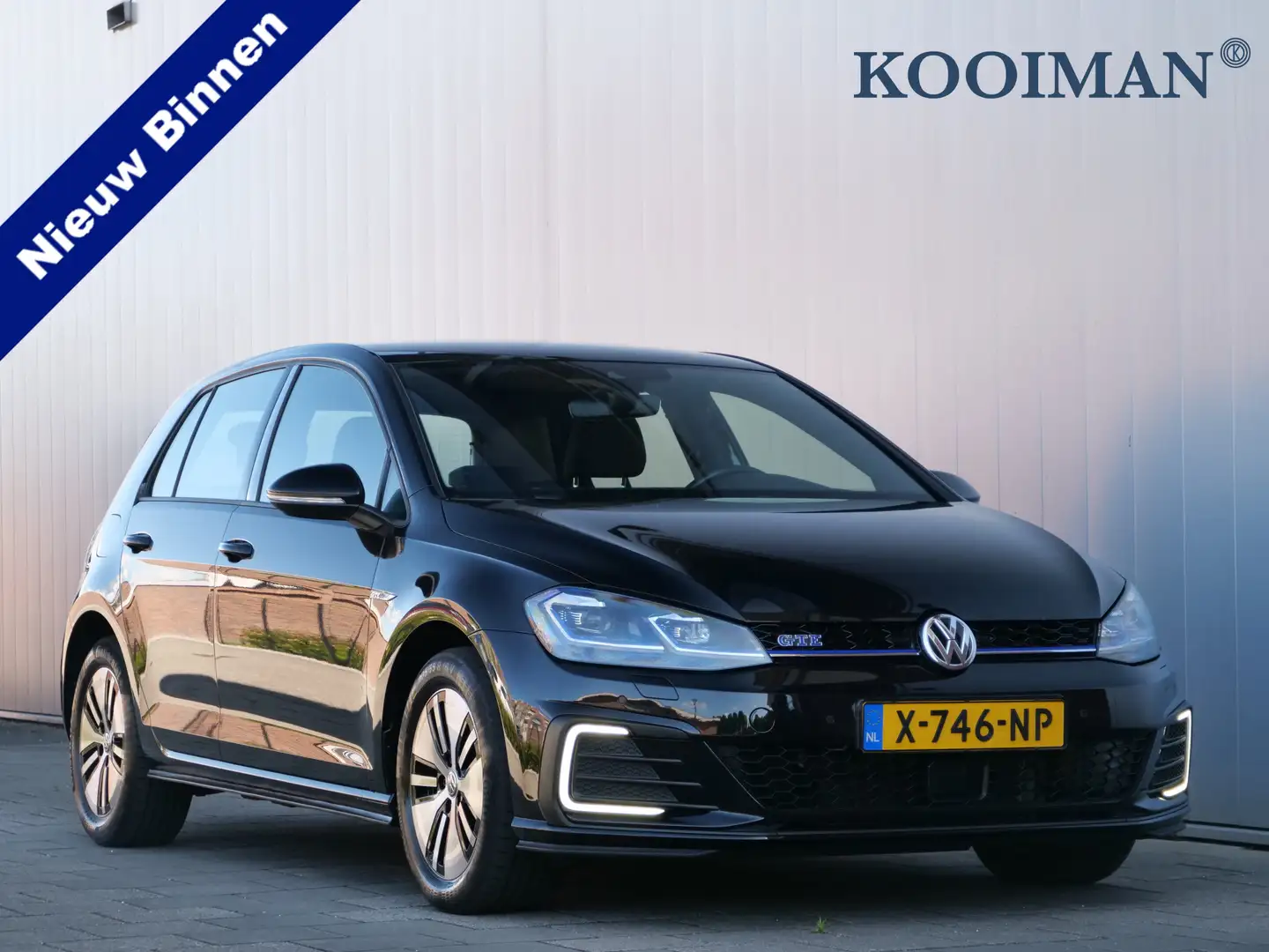 Volkswagen Golf GTE 1.4 TSI 205pk PHEV Automaat Navigatie / Adaptive c Zwart - 1