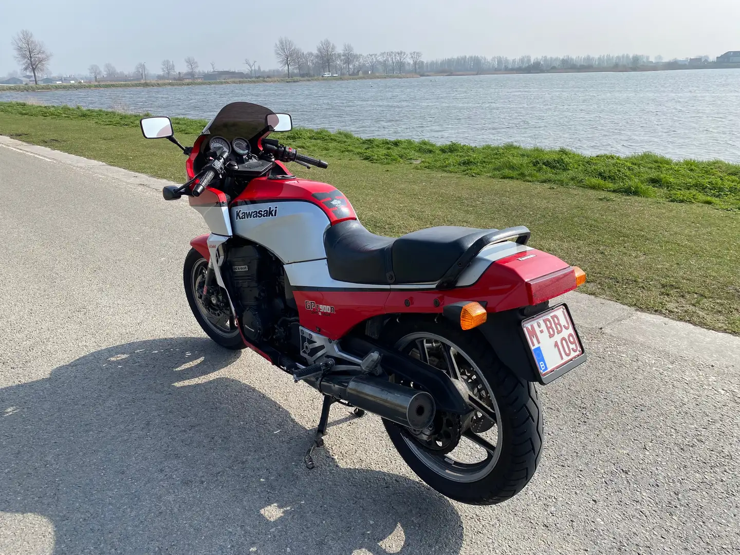 Kawasaki GPZ 900 R Rood - 2