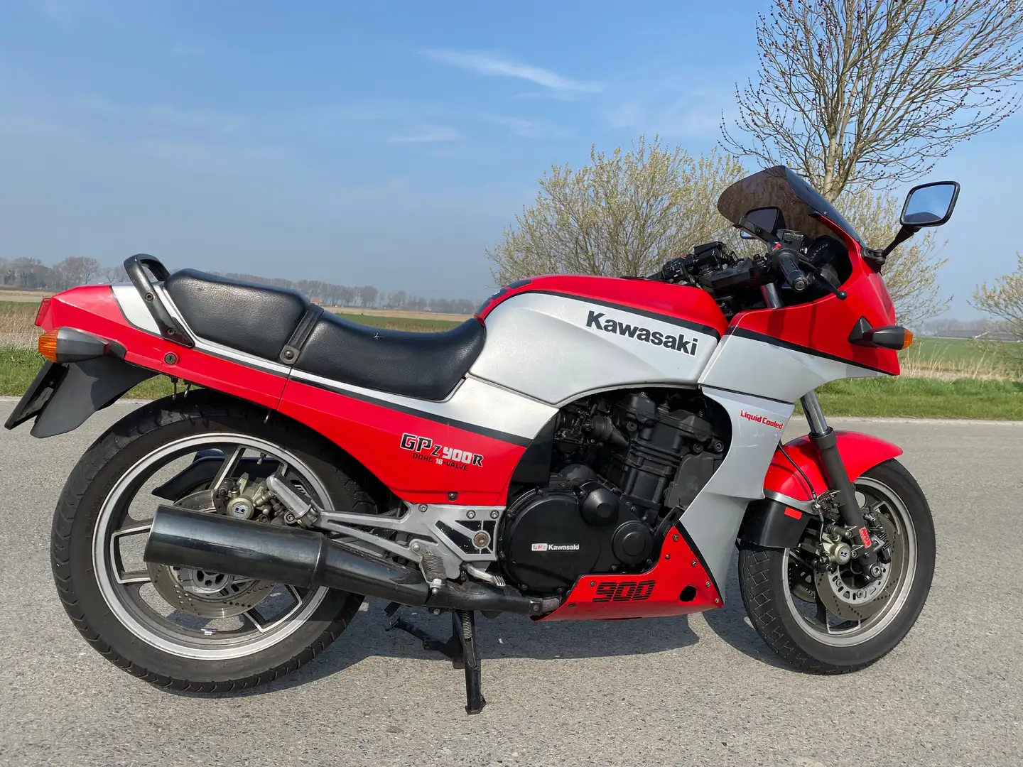 Kawasaki GPZ 900 R Rood - 1