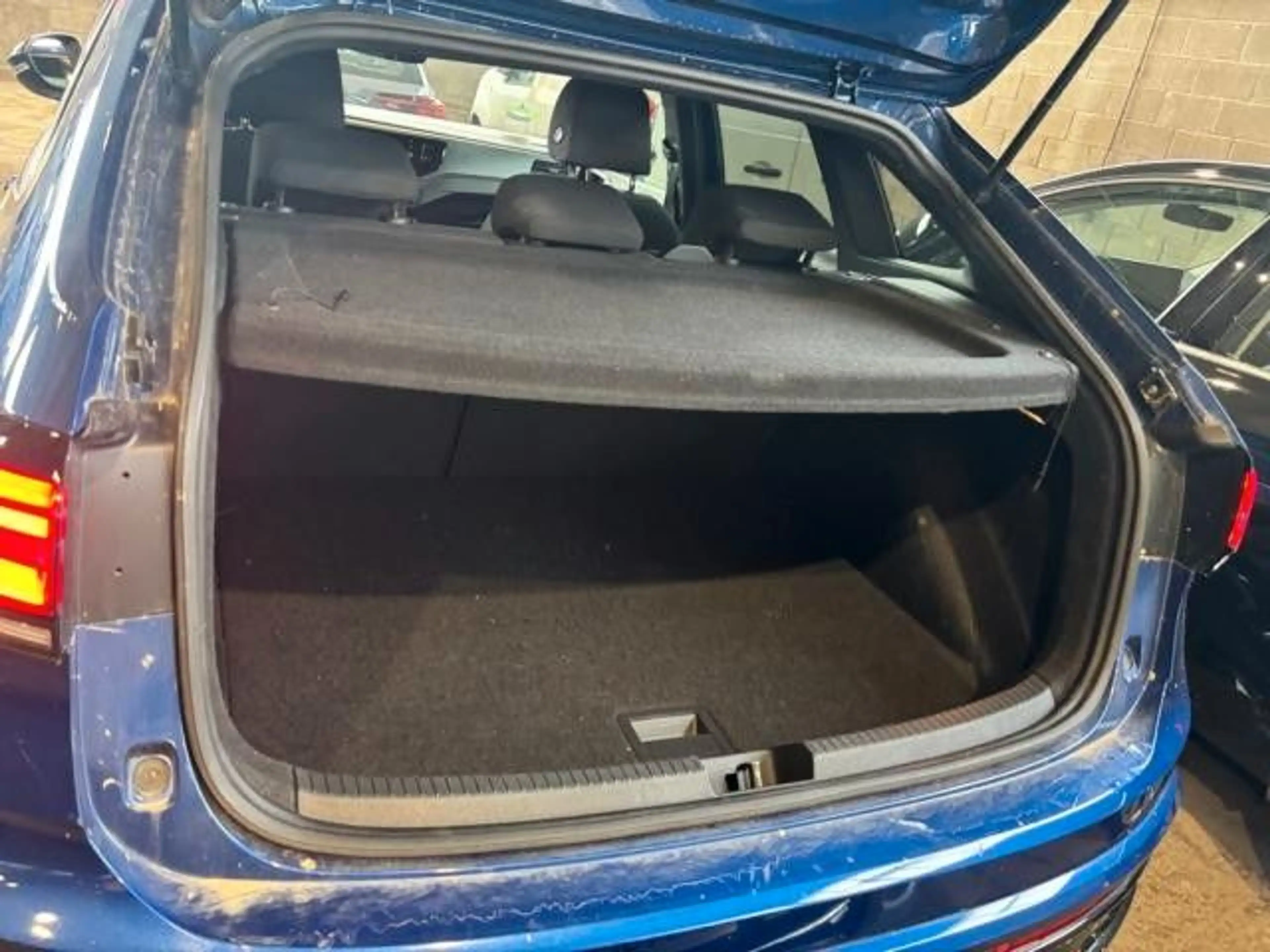 Volkswagen Taigo R-Line 1.0TSI Pano ACC LED Alu17 — photo 8