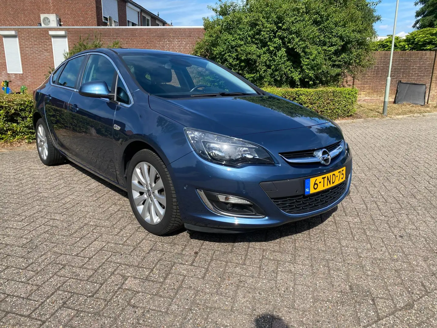 Opel Astra 1.4 Turbo Cosmo Blauw - 1