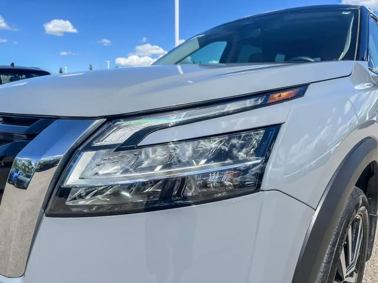Nissan Pathfinder photo Nissan Pathfinder