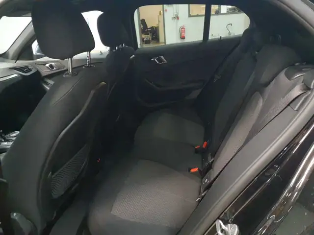 BMW 1 Series view 13