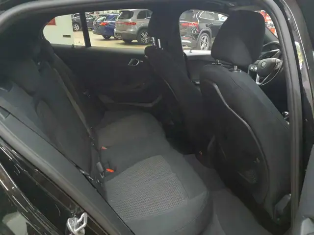 BMW 1 Series view 14