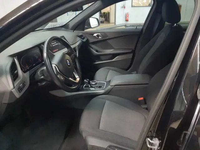 BMW 1 Series view 7