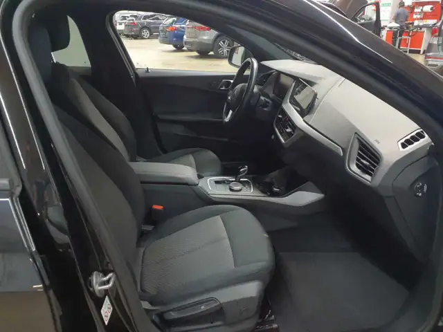 BMW 1 Series view 8