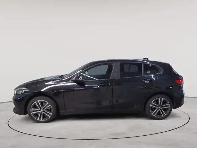 BMW 1 Series view 6