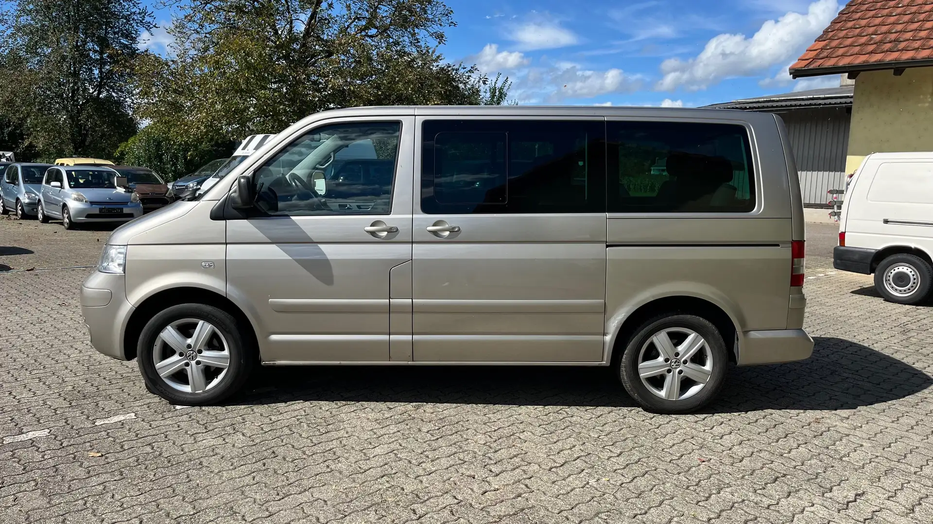 Volkswagen T5 Multivan Multivan 2.5 TDI AHK 2XSI Gold - 2