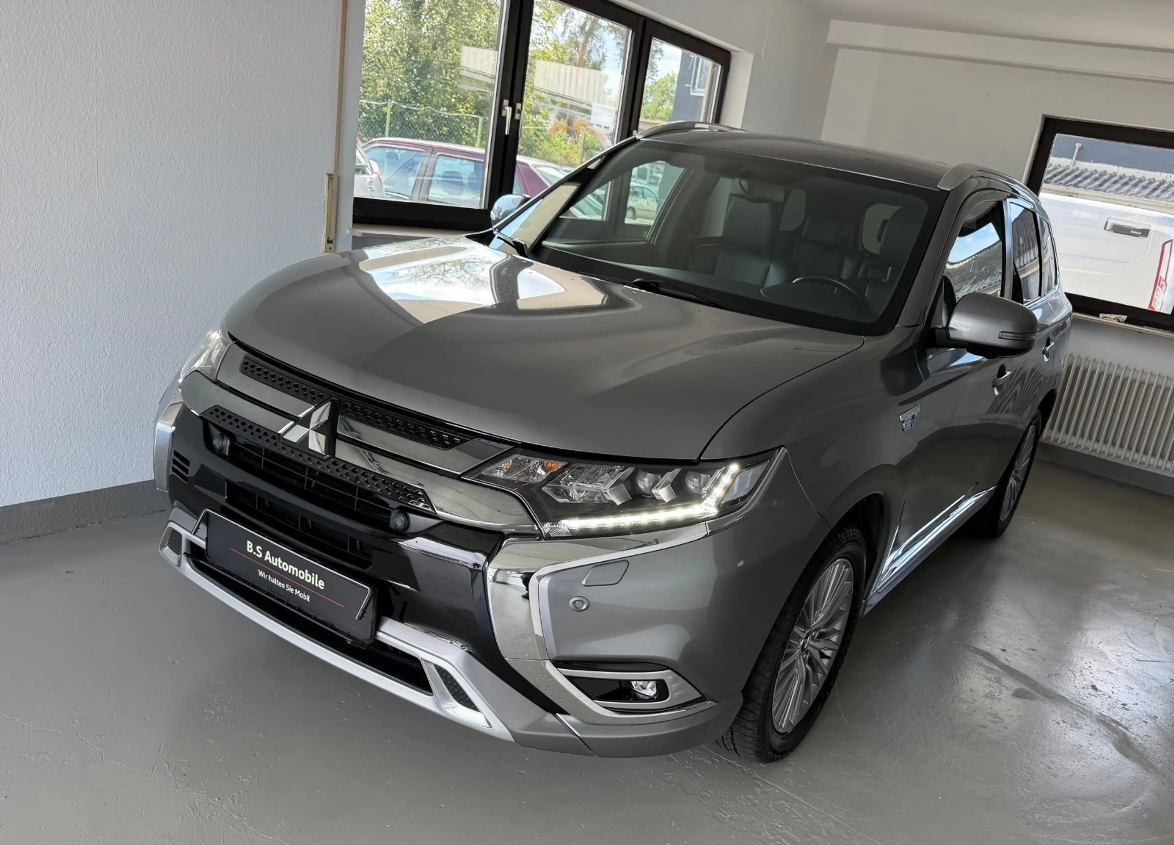Mitsubishi Outlander E PHEV 4WD Leder Kamera LED — photo 10