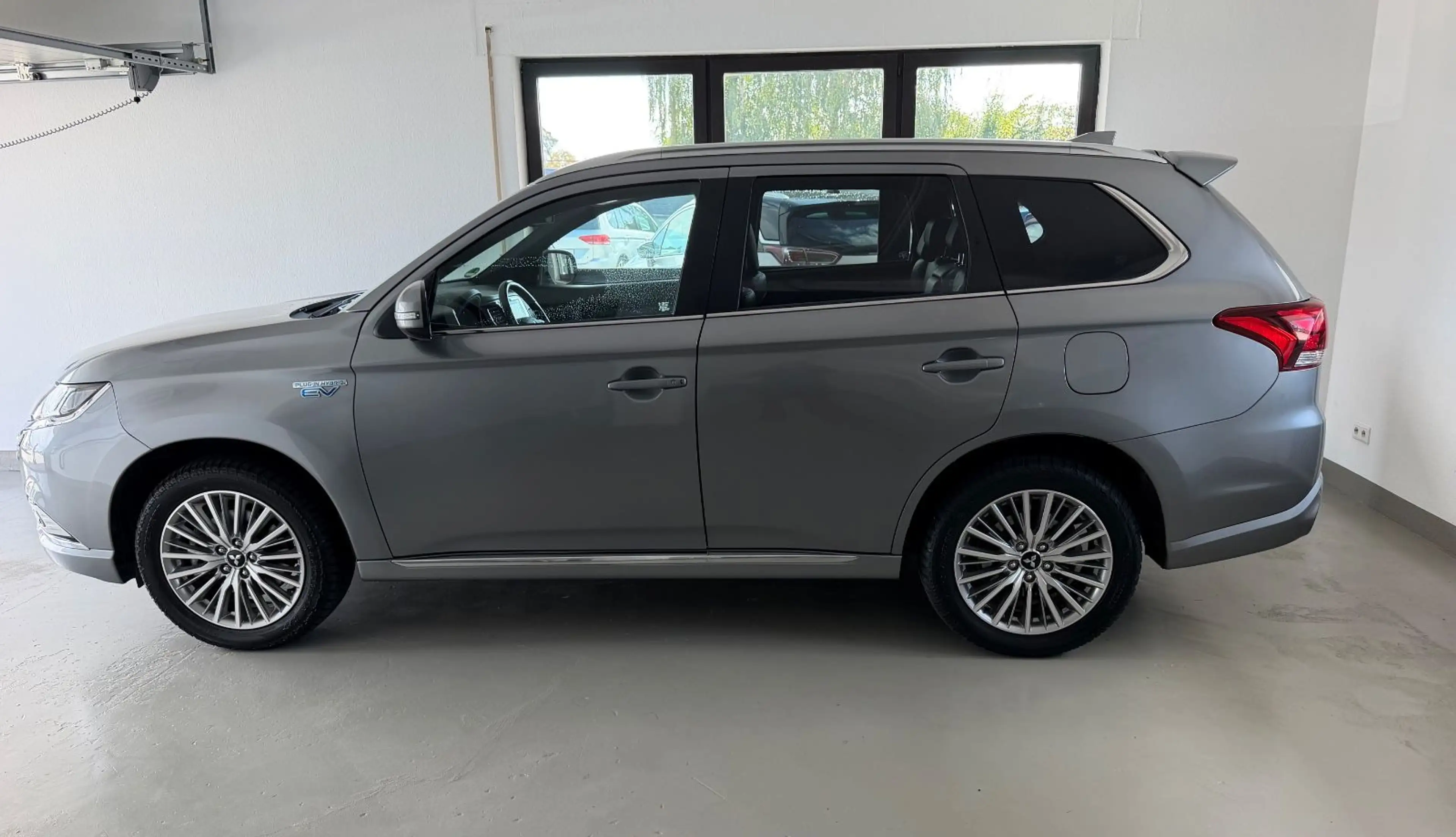 Mitsubishi Outlander E PHEV 4WD Leder Kamera LED — photo 11