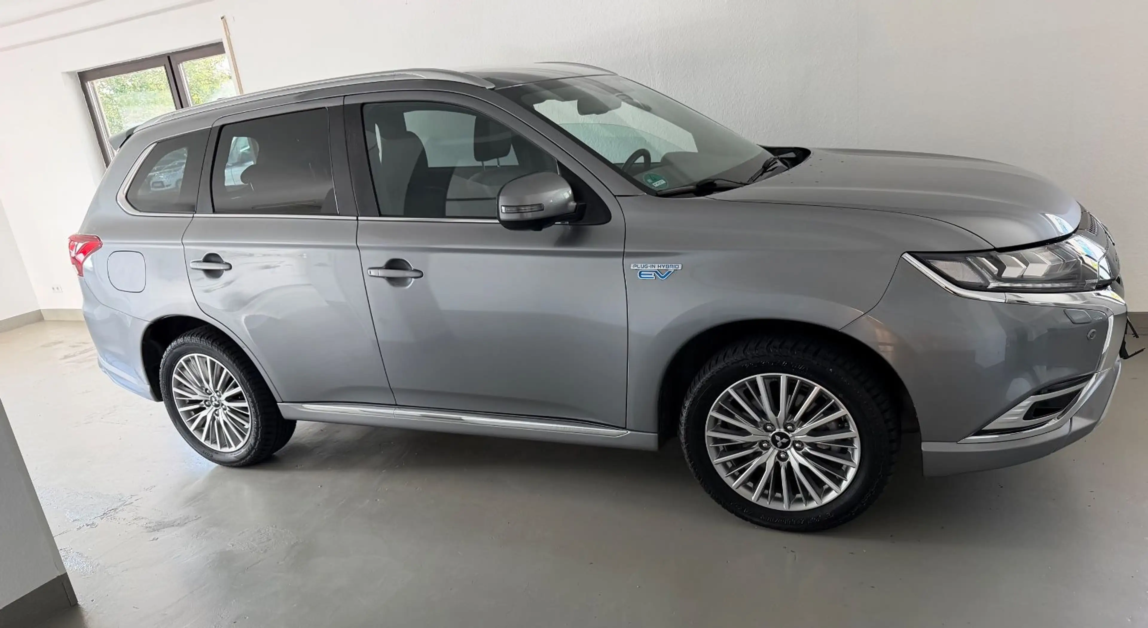 Mitsubishi Outlander E PHEV 4WD Leder Kamera LED — photo 12
