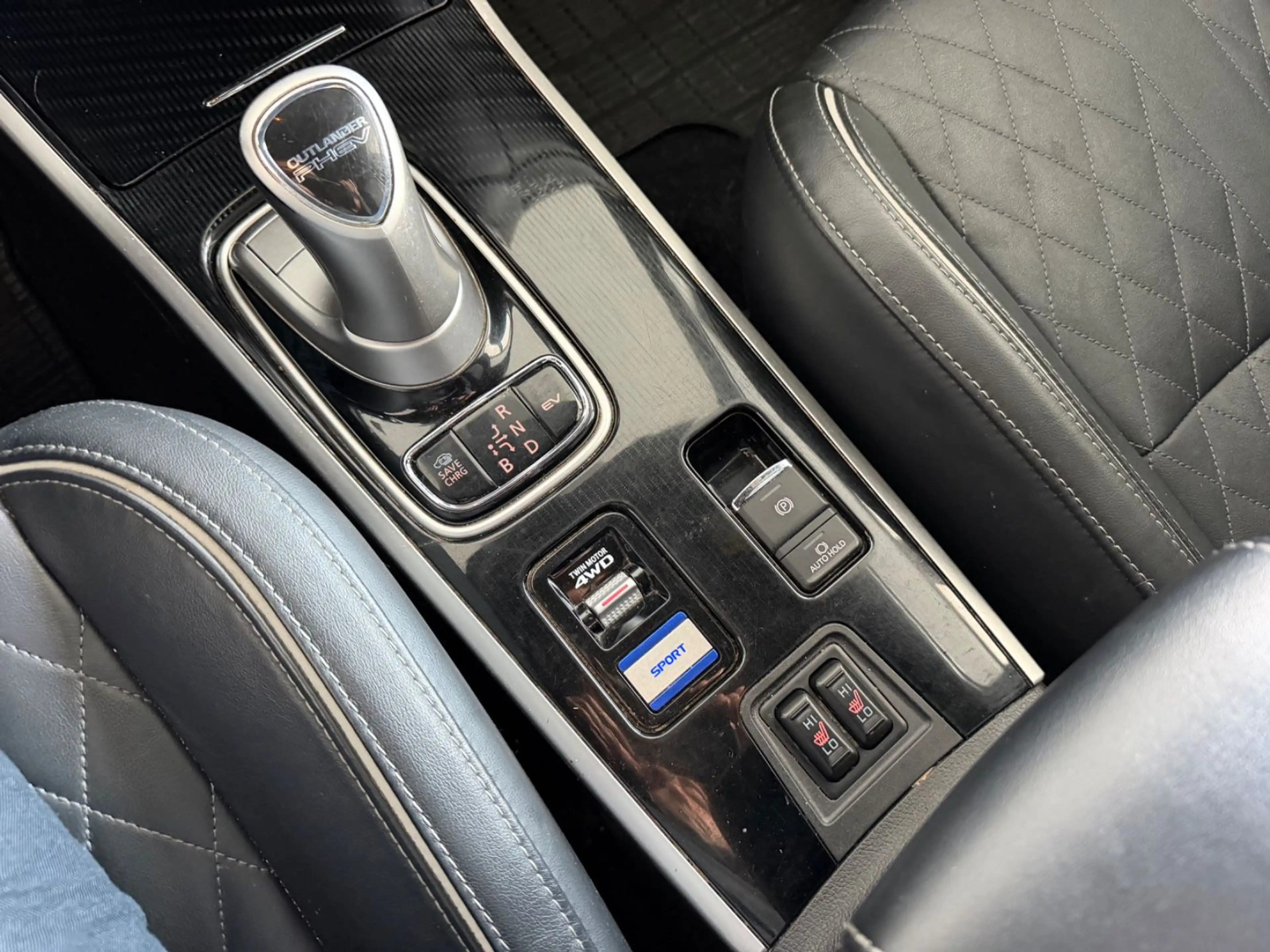Mitsubishi Outlander E PHEV 4WD Leder Kamera LED — photo 5