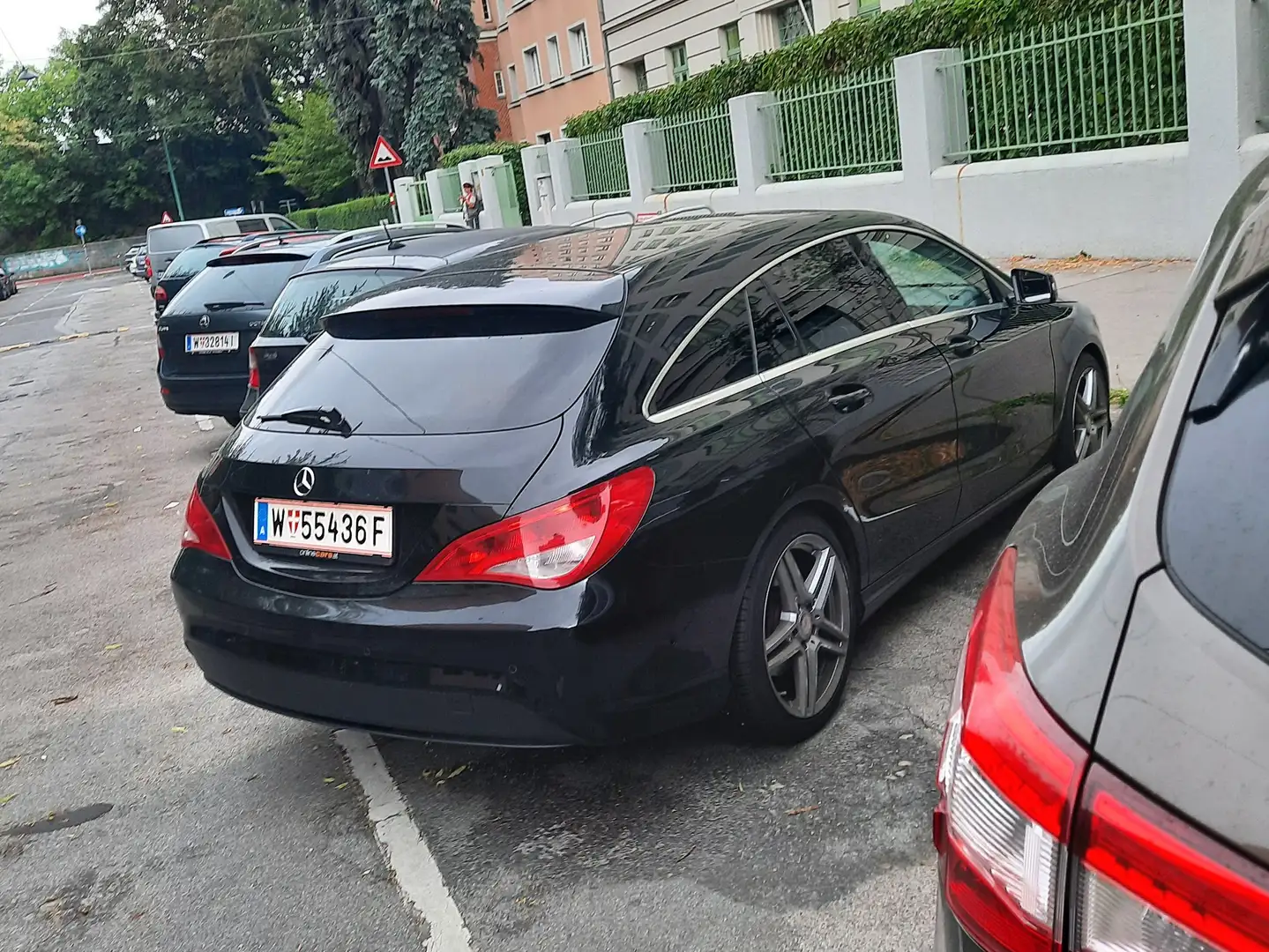 Mercedes-Benz CLA 200 CLA 200 d Shooting Brake Aut. Schwarz - 2