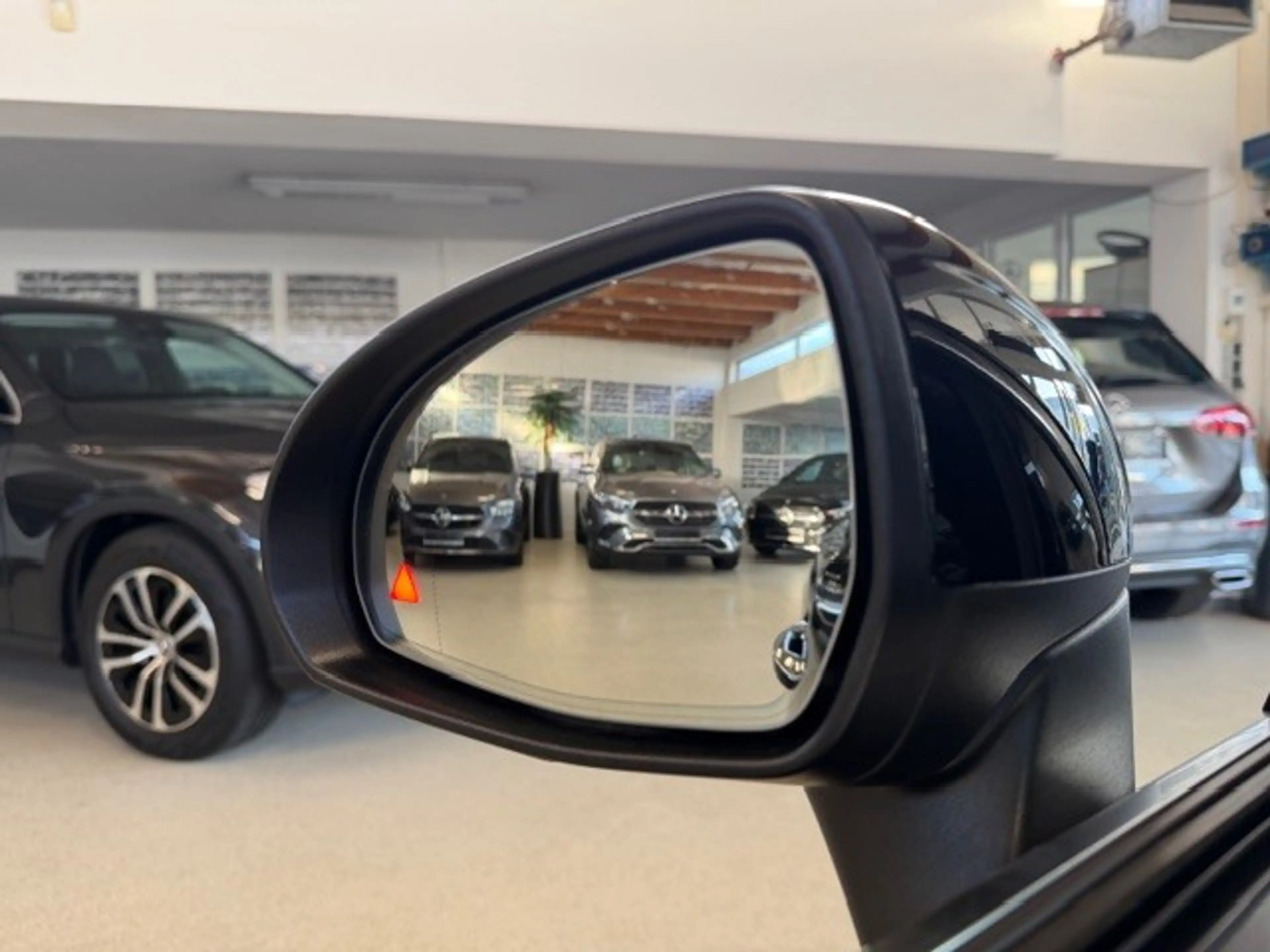 Mercedes-Benz CLE 220 d Cabrio+AMG+Night+AHK+DISTRONIC+360 Grad-Kameras+ — photo 12