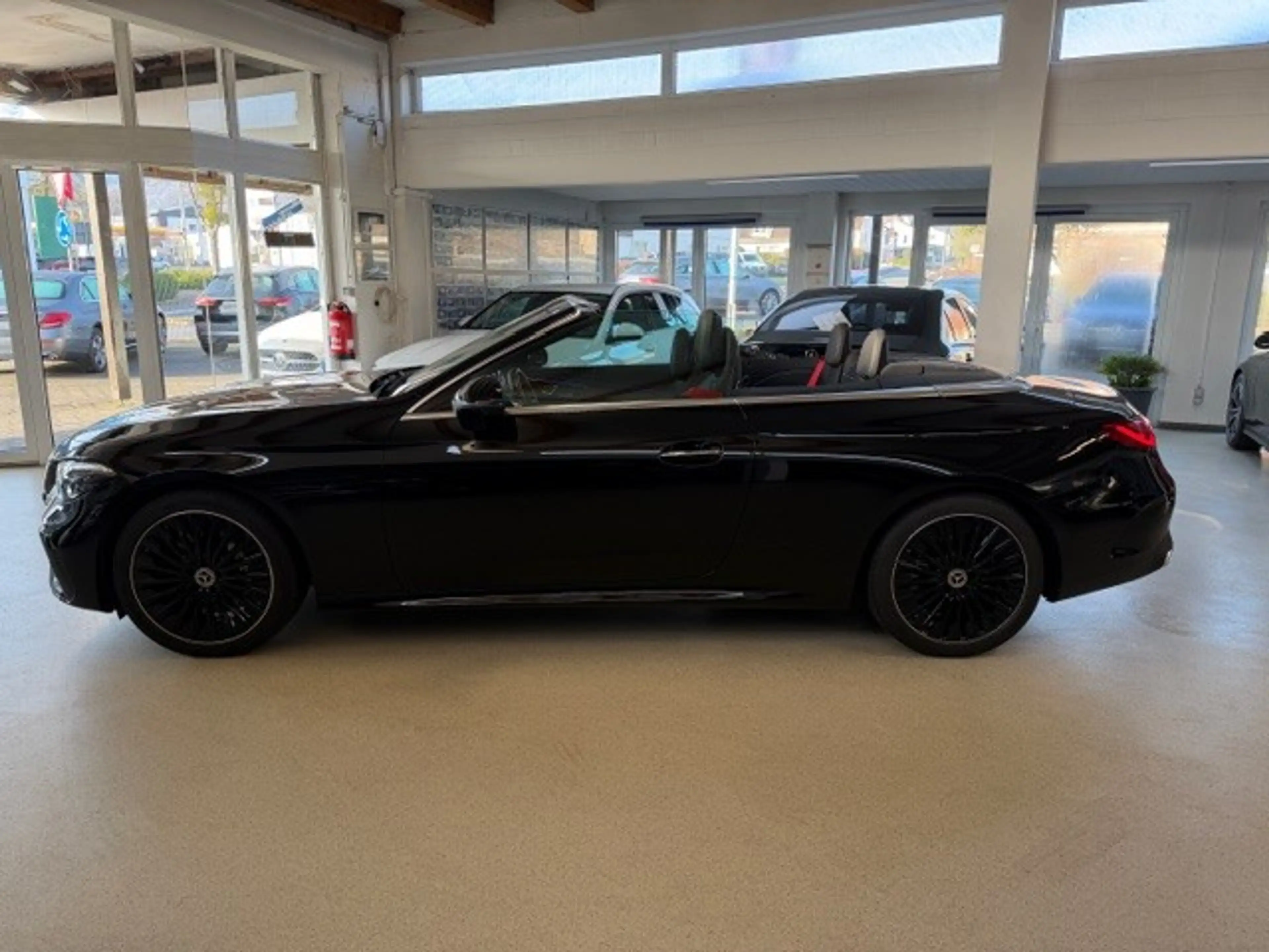 Mercedes-Benz CLE 220 d Cabrio+AMG+Night+AHK+DISTRONIC+360 Grad-Kameras+ — photo 4
