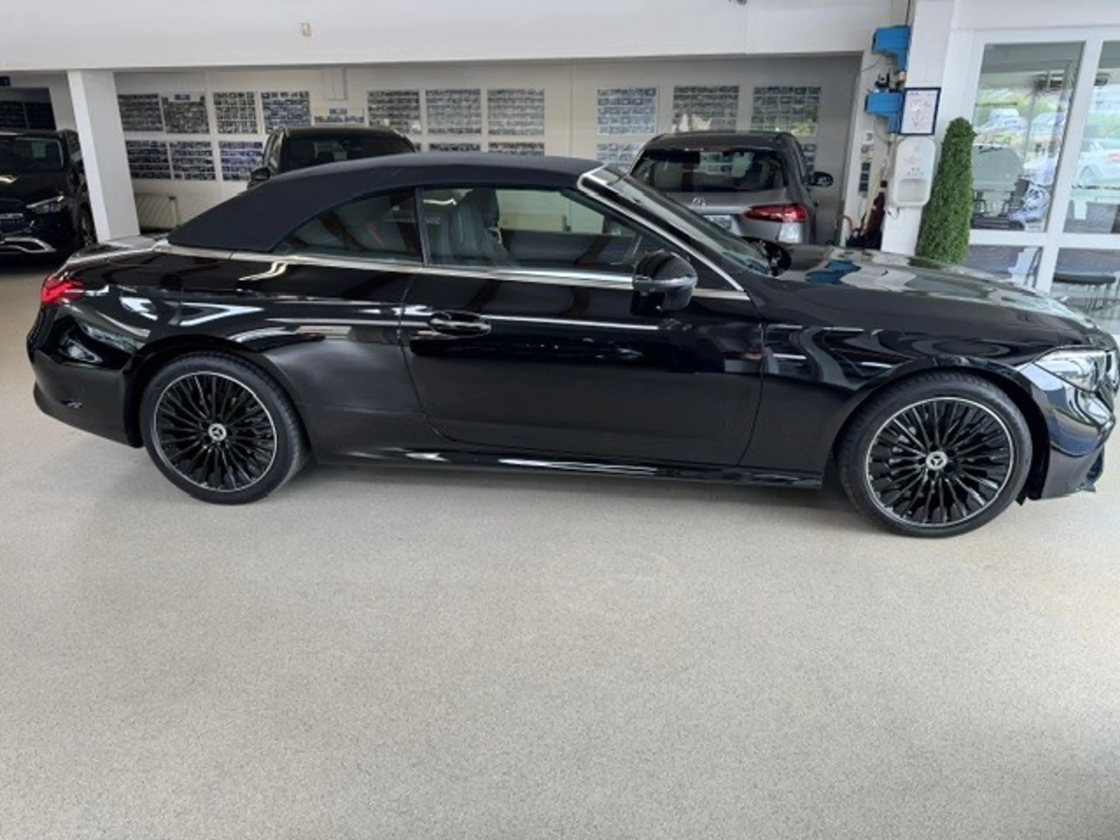 Mercedes-Benz CLE 220 d Cabrio+AMG+Night+AHK+DISTRONIC+360 Grad-Kameras+ — photo 9