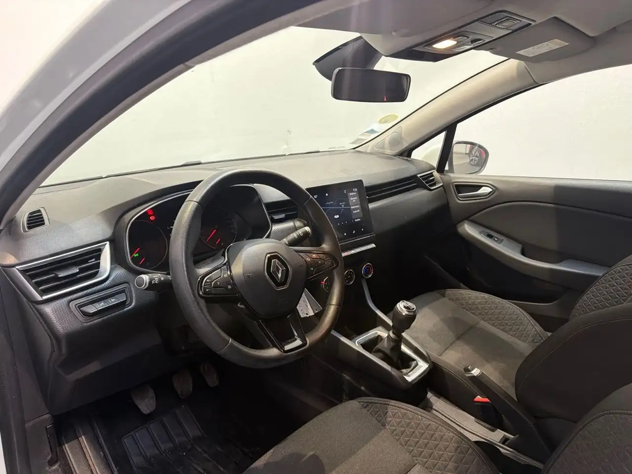 Renault Clio Citadine 5 portes — photo 8