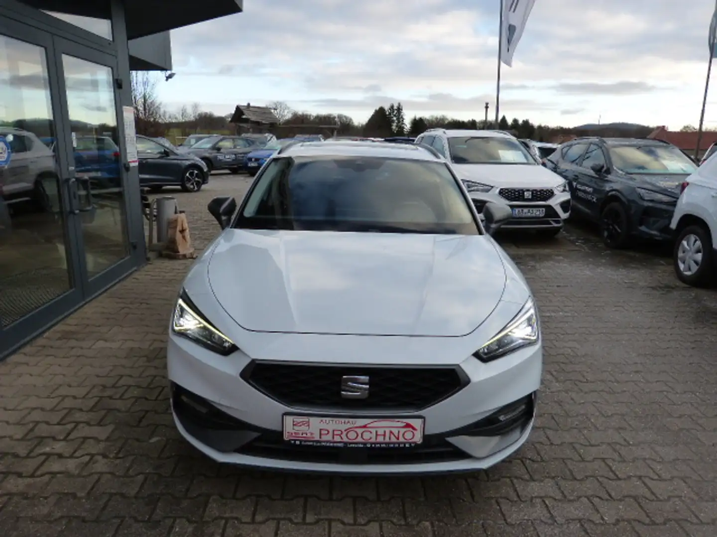 SEAT Leon FR Leon Sportstourer 2.0 TDI 150 PS DSG Blanc - 2