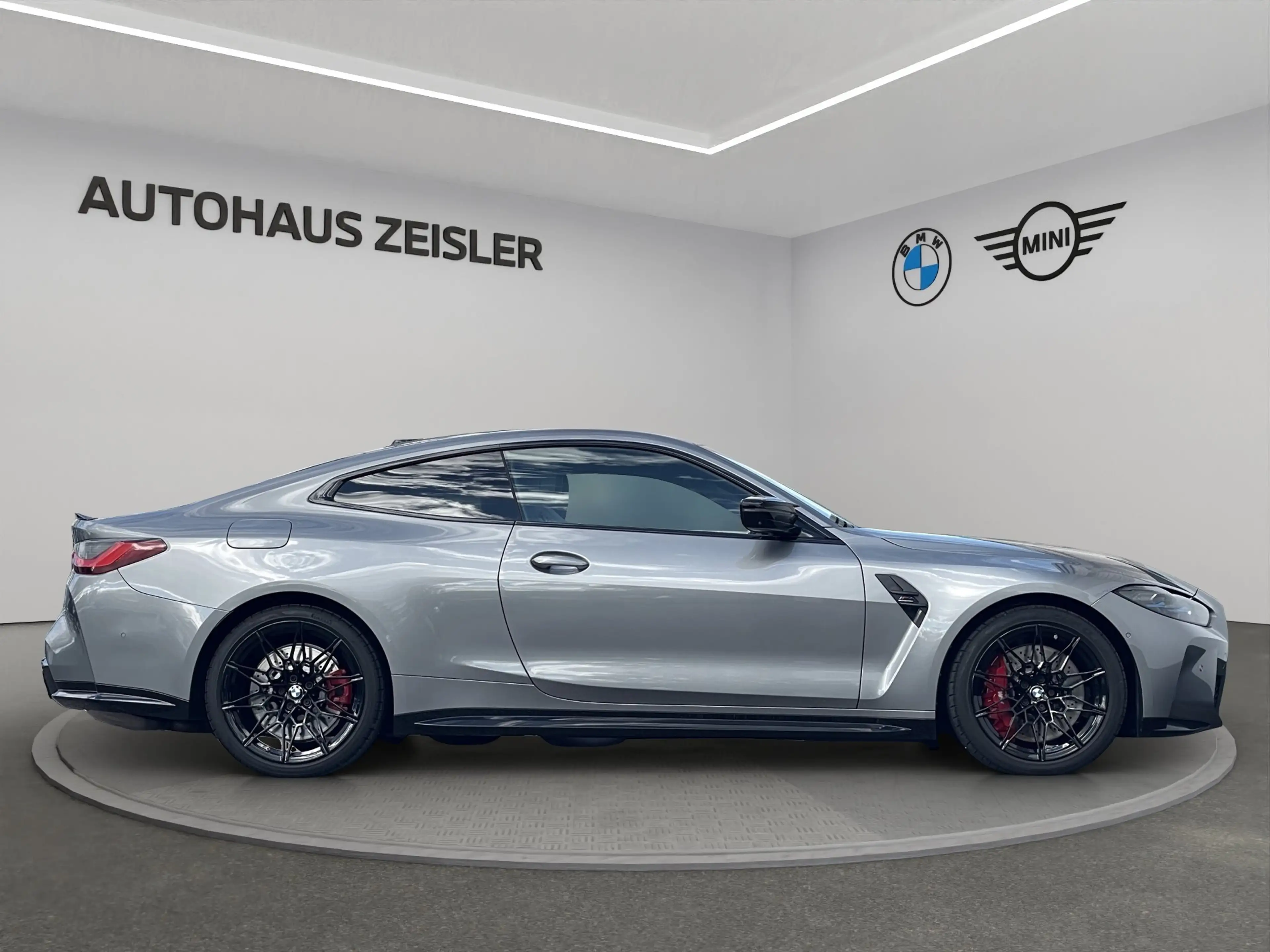 BMW M4 Competition M xDrive Coupé — photo 3
