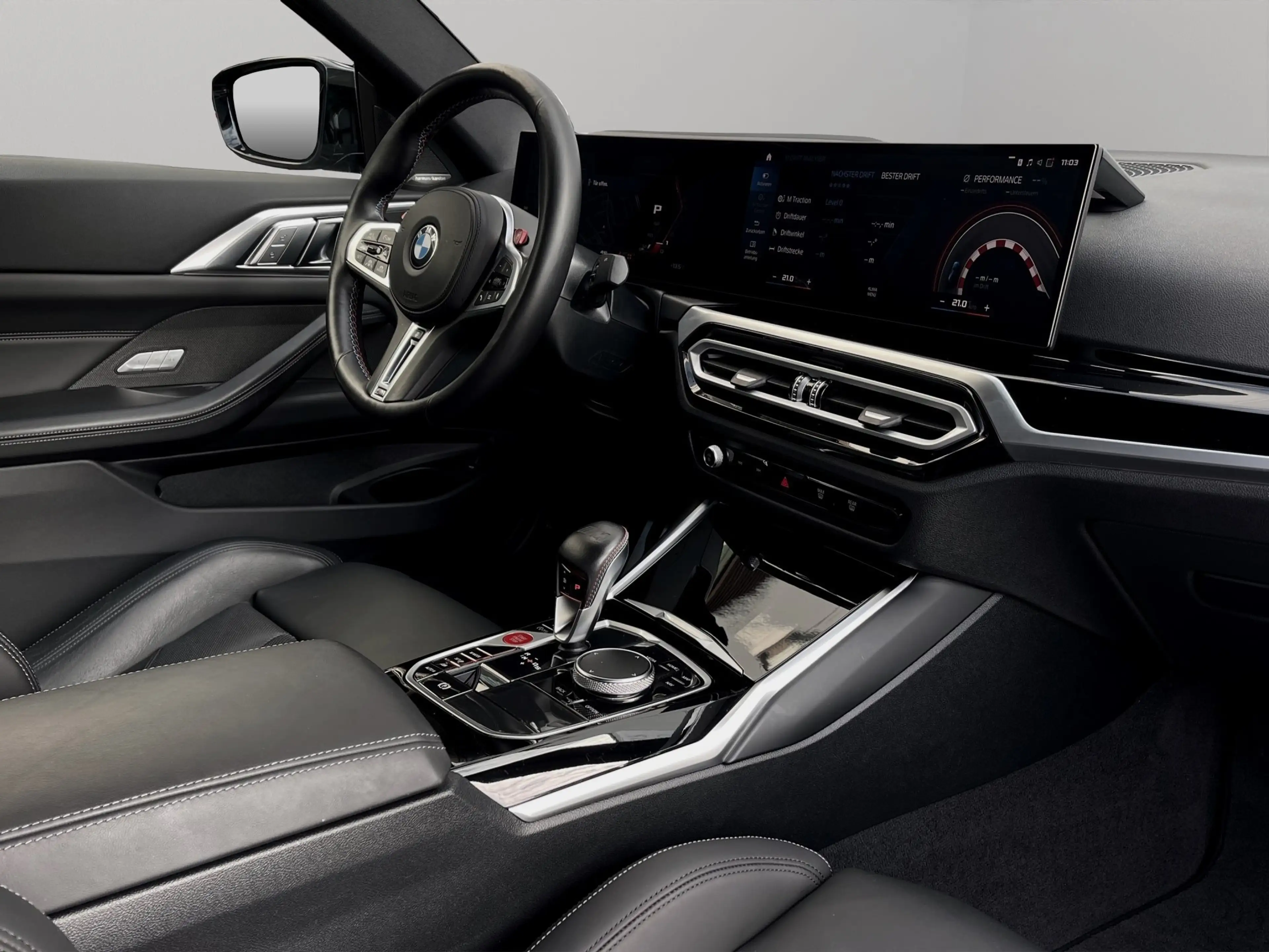 BMW M4 Competition M xDrive Coupé — photo 11