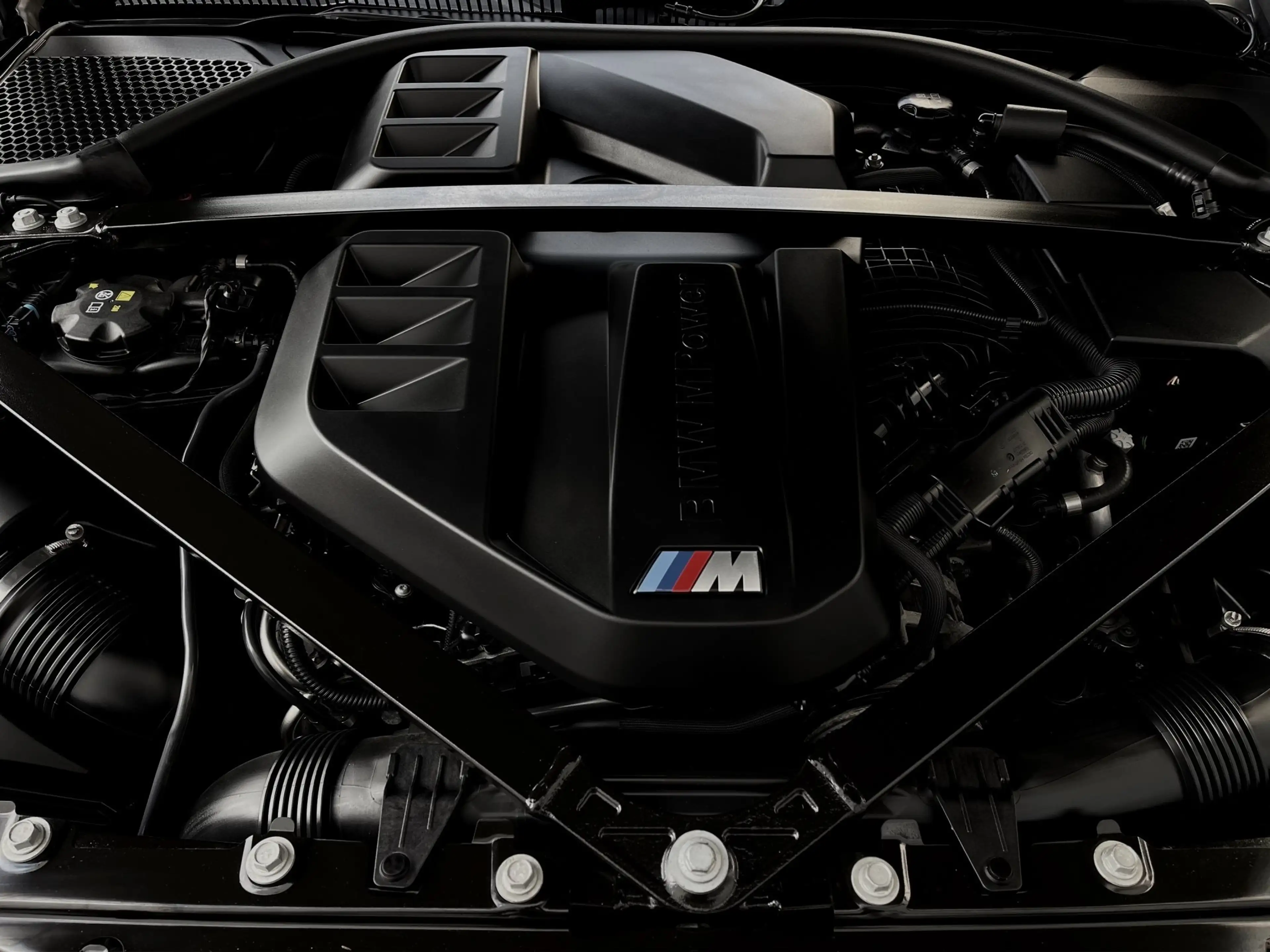 BMW M4 Competition M xDrive Coupé — photo 14