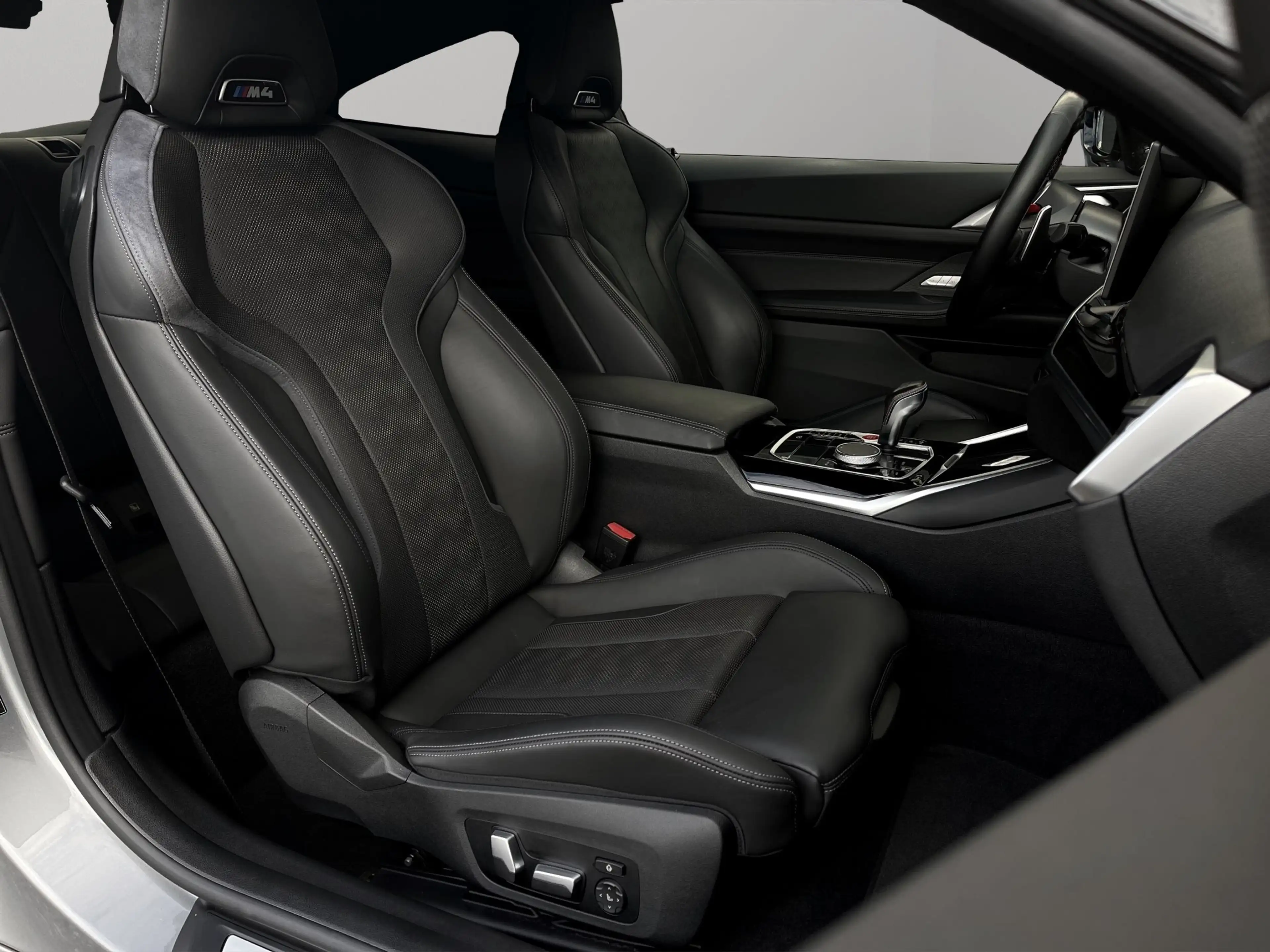 BMW M4 Competition M xDrive Coupé — photo 12