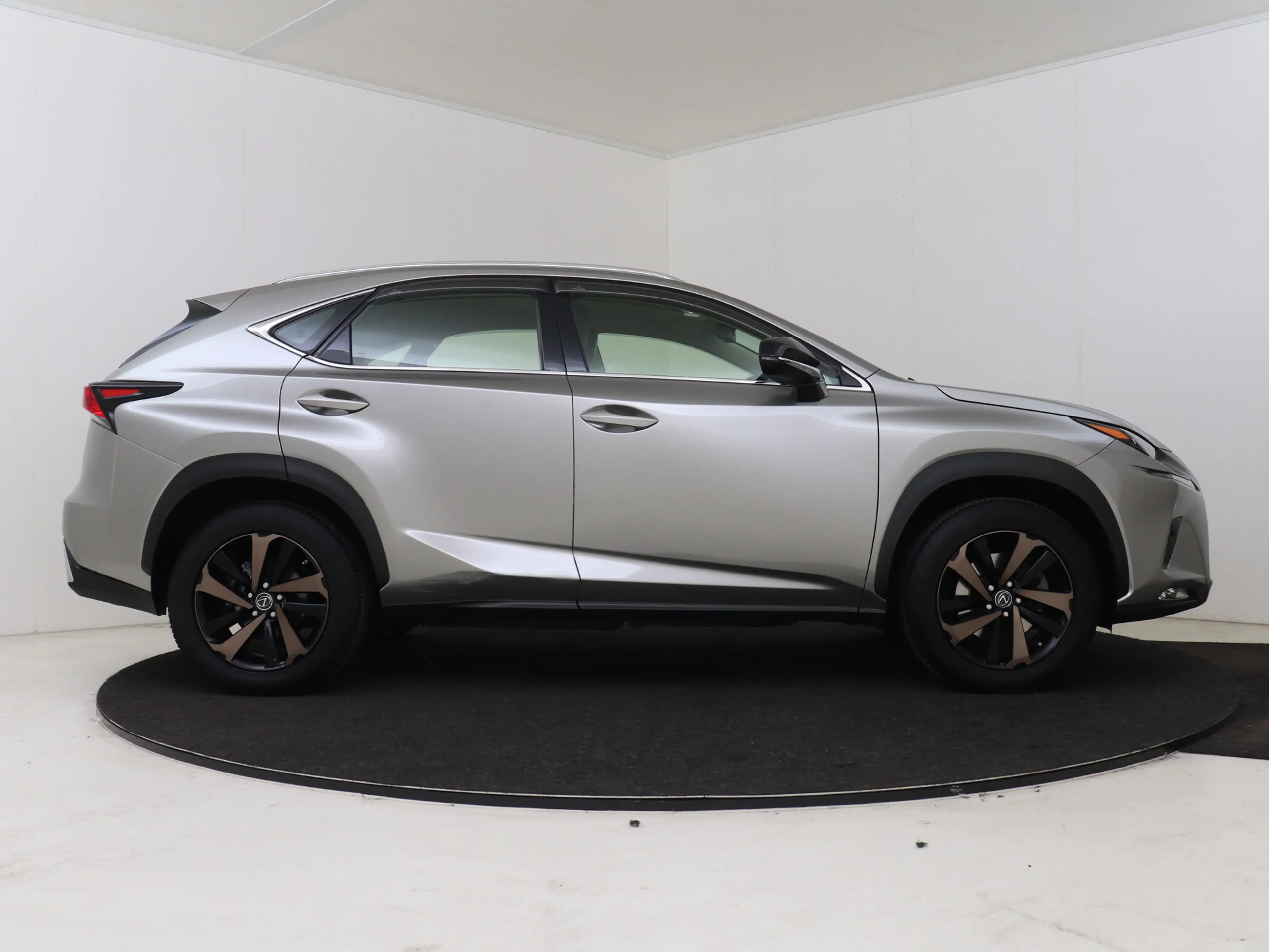 Lexus NX 300h AWD Sport Edition | Trekhaak | Safety System | Pre — photo 14