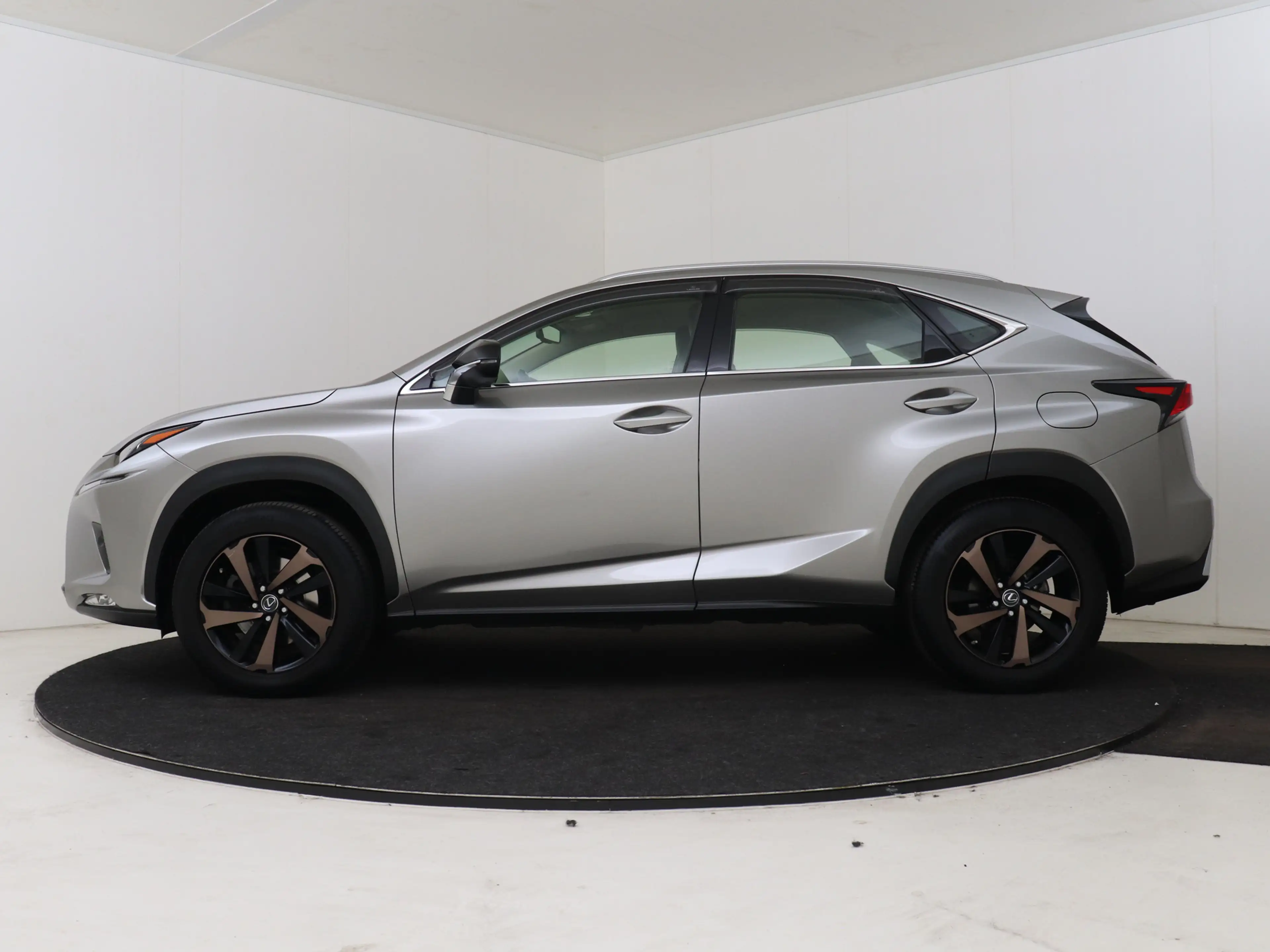 Lexus NX 300h AWD Sport Edition | Trekhaak | Safety System | Pre — photo 3